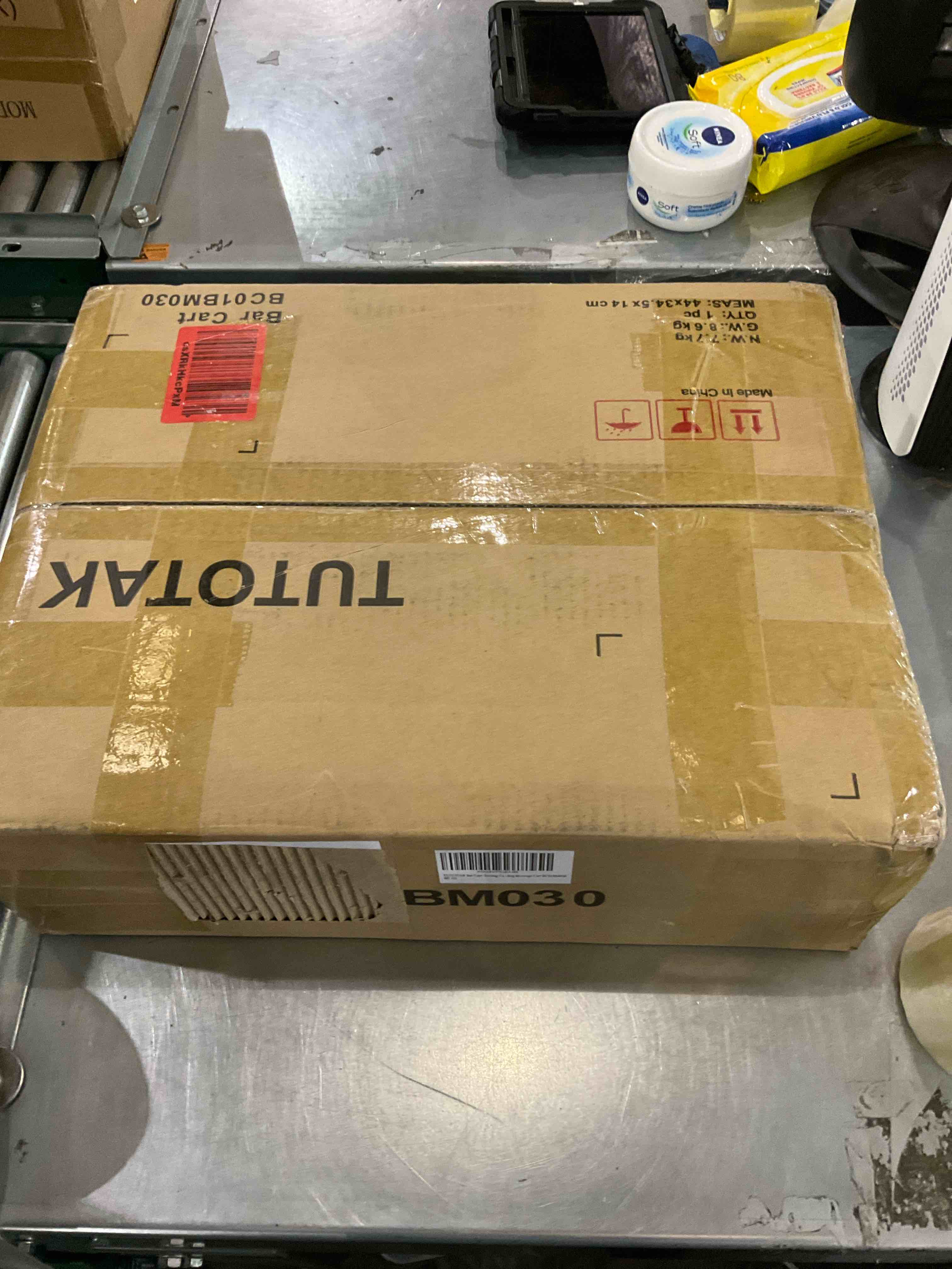 https://s3.amazonaws.com/lotting-images-prod/bidfta/EXS00824837_1699366839237.jpeg