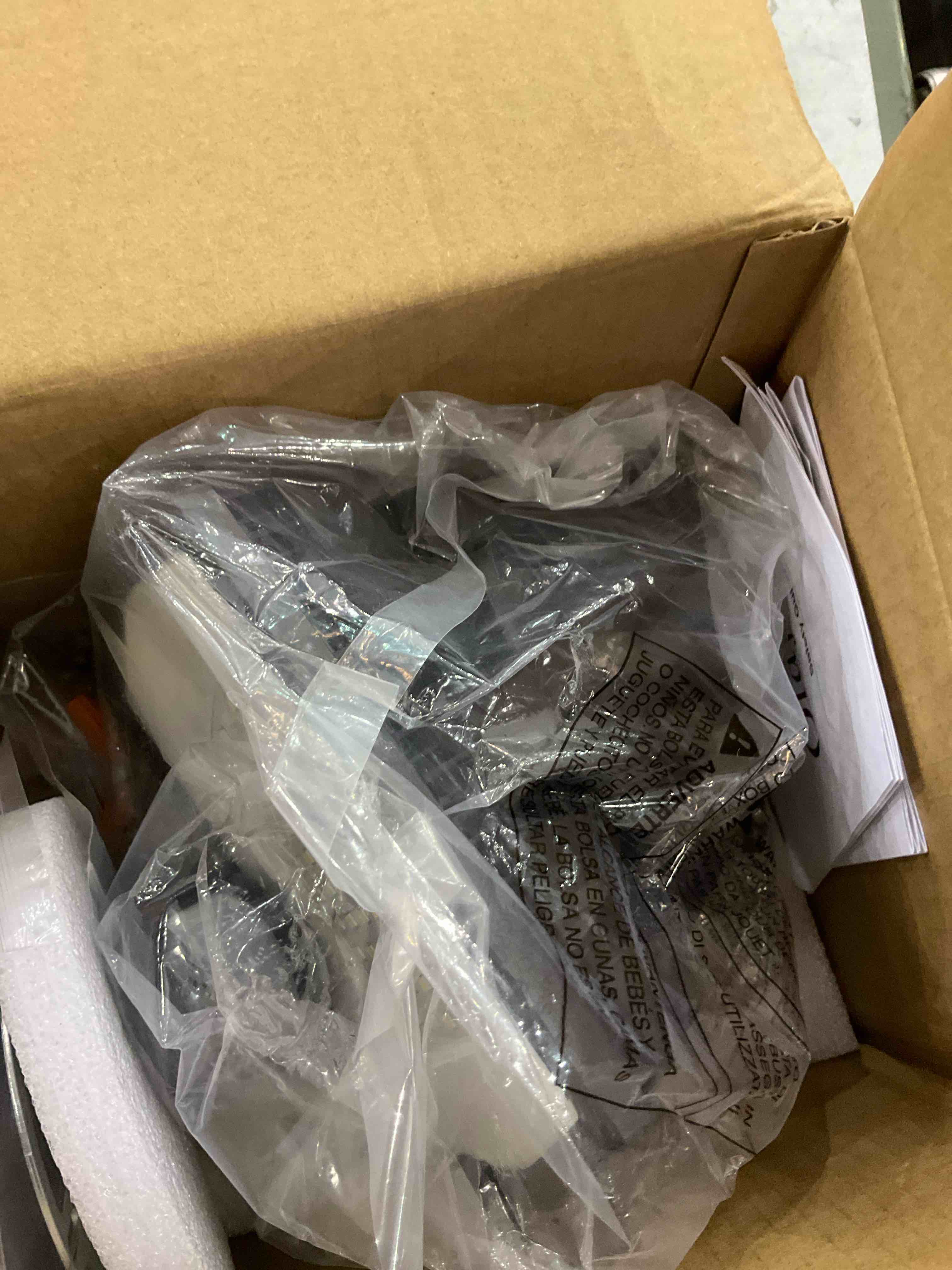 https://s3.amazonaws.com/lotting-images-prod/bidfta/EXS00825114_1699990966755.jpeg