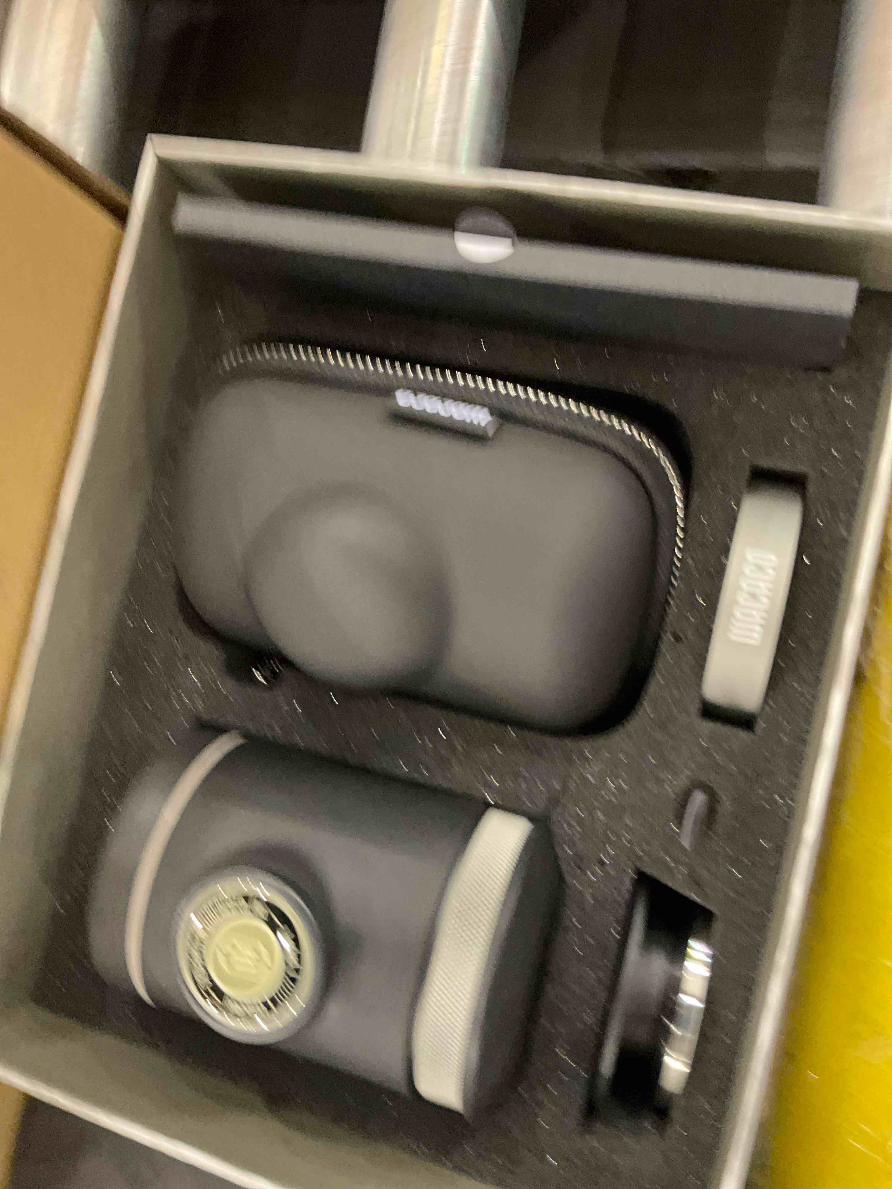 https://s3.amazonaws.com/lotting-images-prod/bidfta/EXS00825362_1700146095395.jpeg