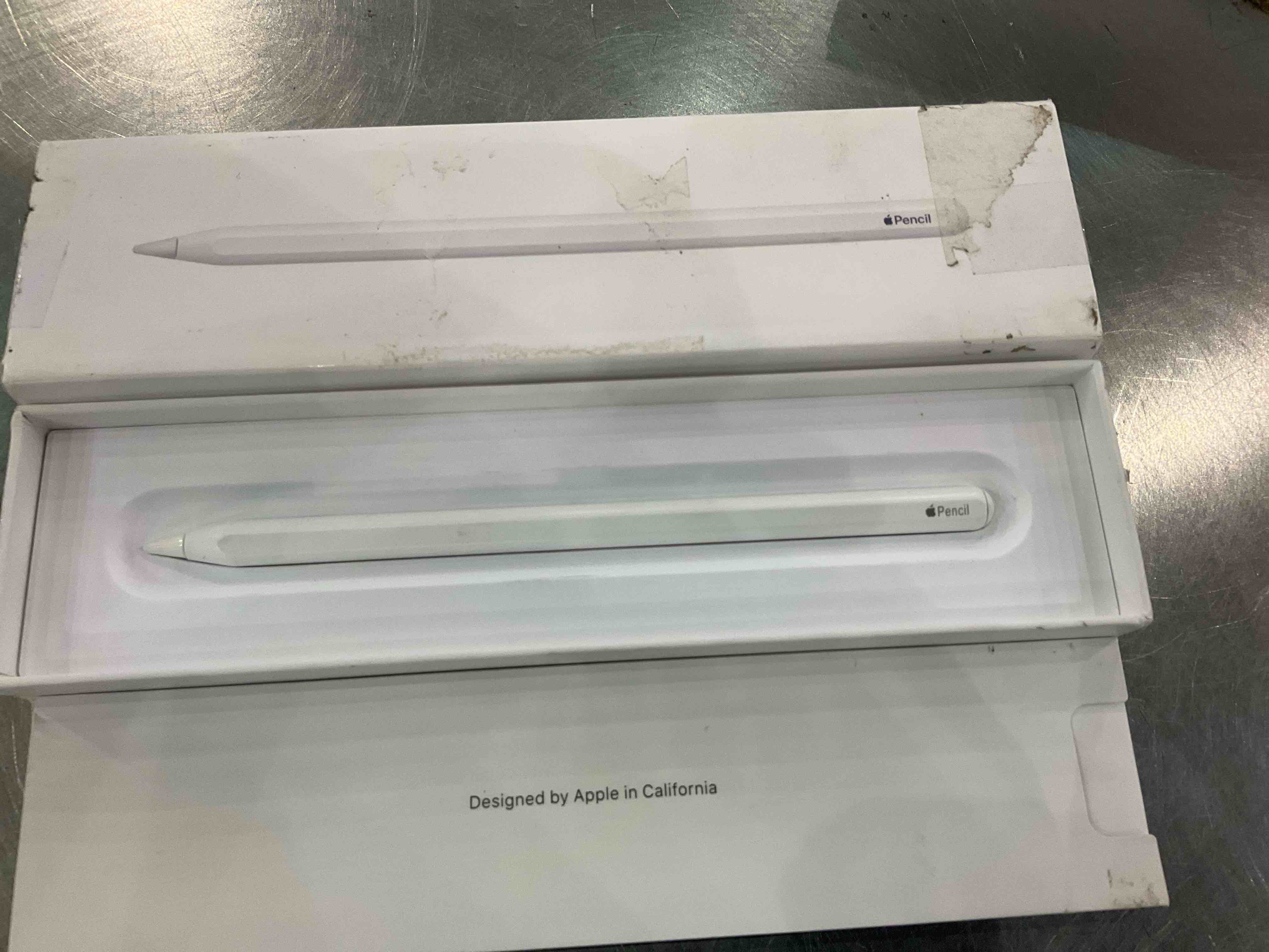 Apple Pencil (2nd Generation): Pixel-Perfect Precision and Industry-Leading Low Latency, Perfect for Note-Taking, Drawing, and Signing documents. Attaches, Charges, and Pairs magnetically.