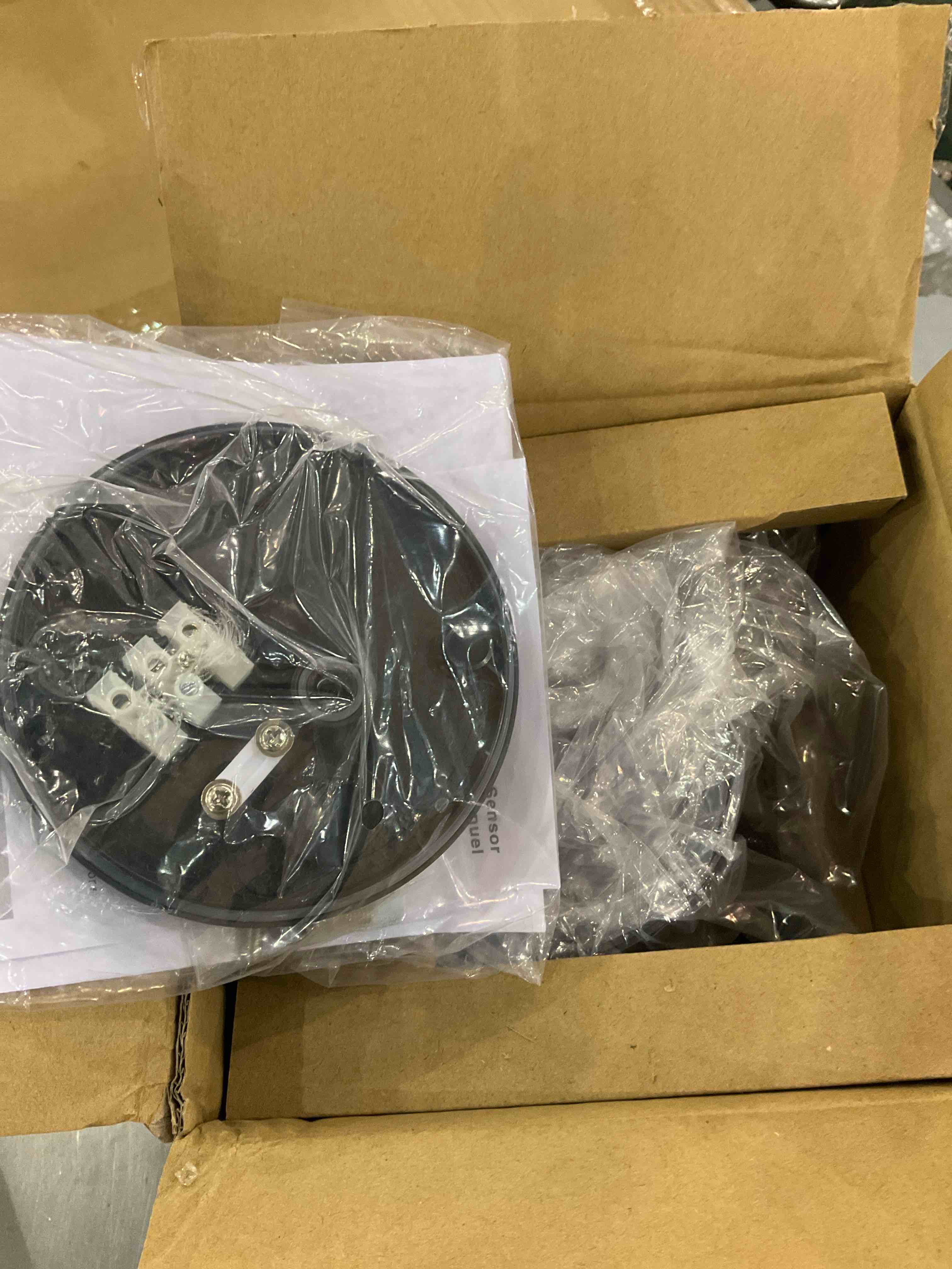 https://s3.amazonaws.com/lotting-images-prod/bidfta/EXS00827760_1699624076777.jpeg