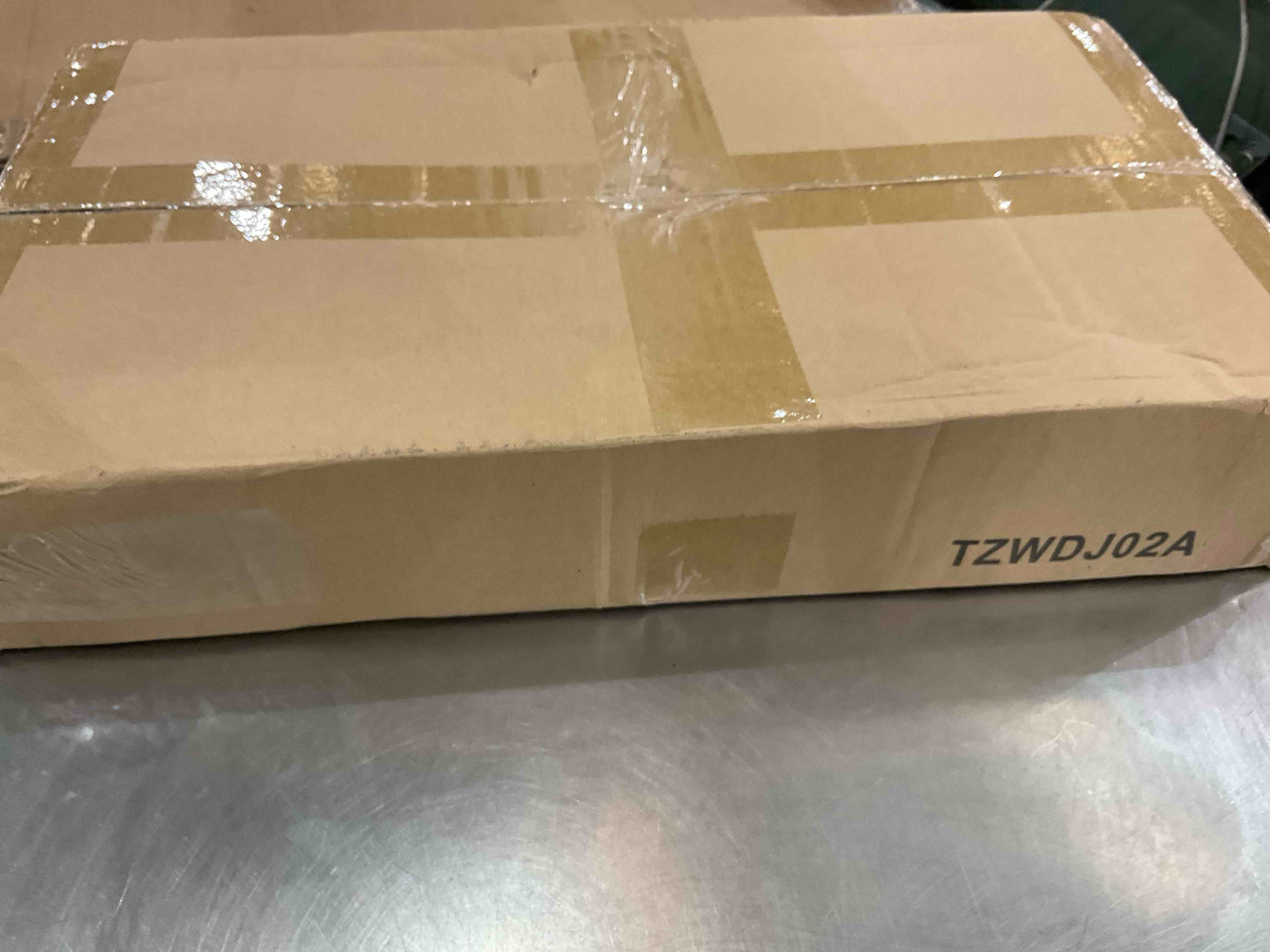 https://s3.amazonaws.com/lotting-images-prod/bidfta/EXS00827790_1699630449069.jpeg
