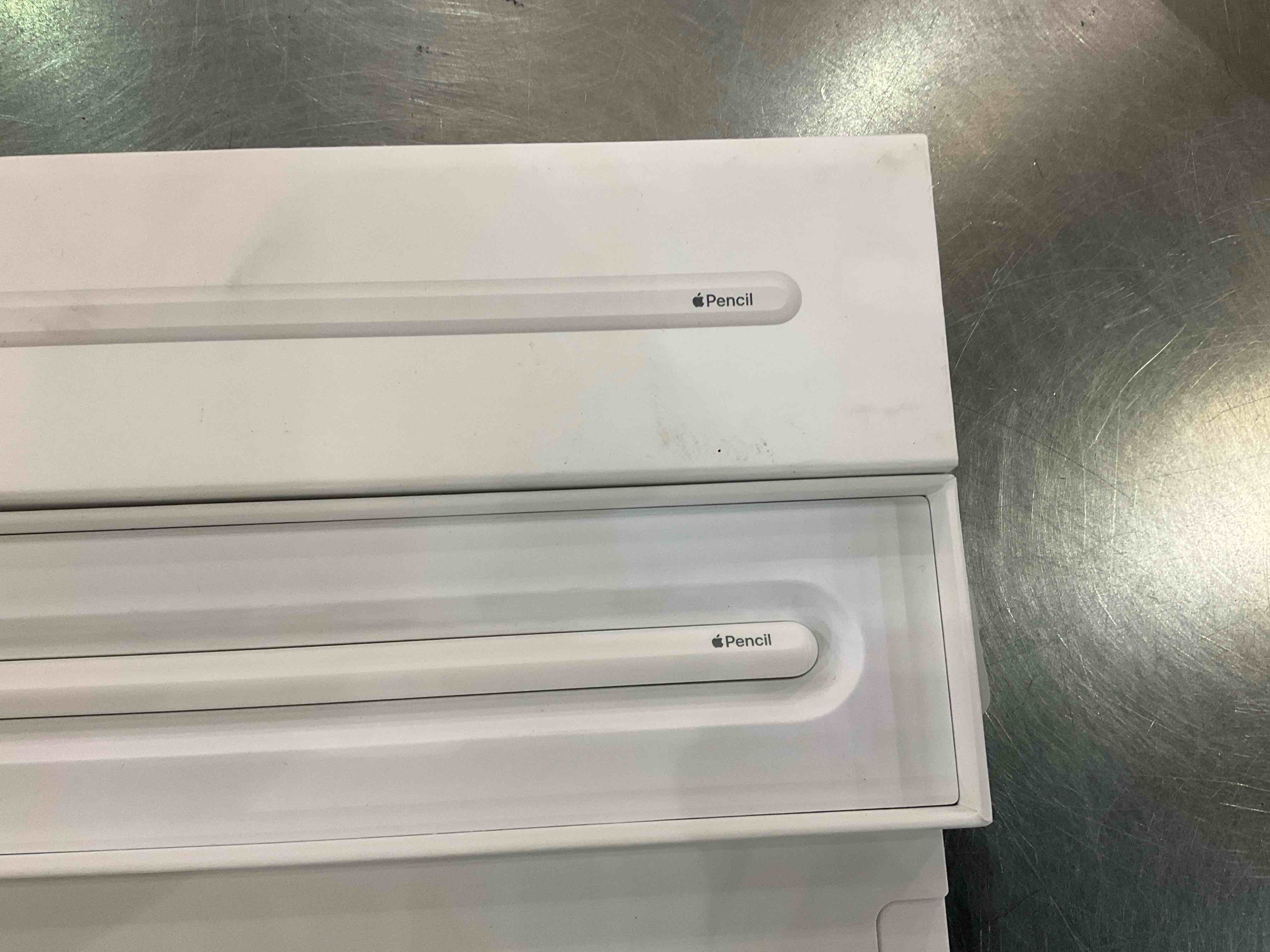 Apple Pencil (2nd Generation): Pixel-Perfect Precision and Industry-Leading Low Latency, Perfect for Note-Taking, Drawing, and Signing documents. Attaches, Charges, and Pairs magnetically.