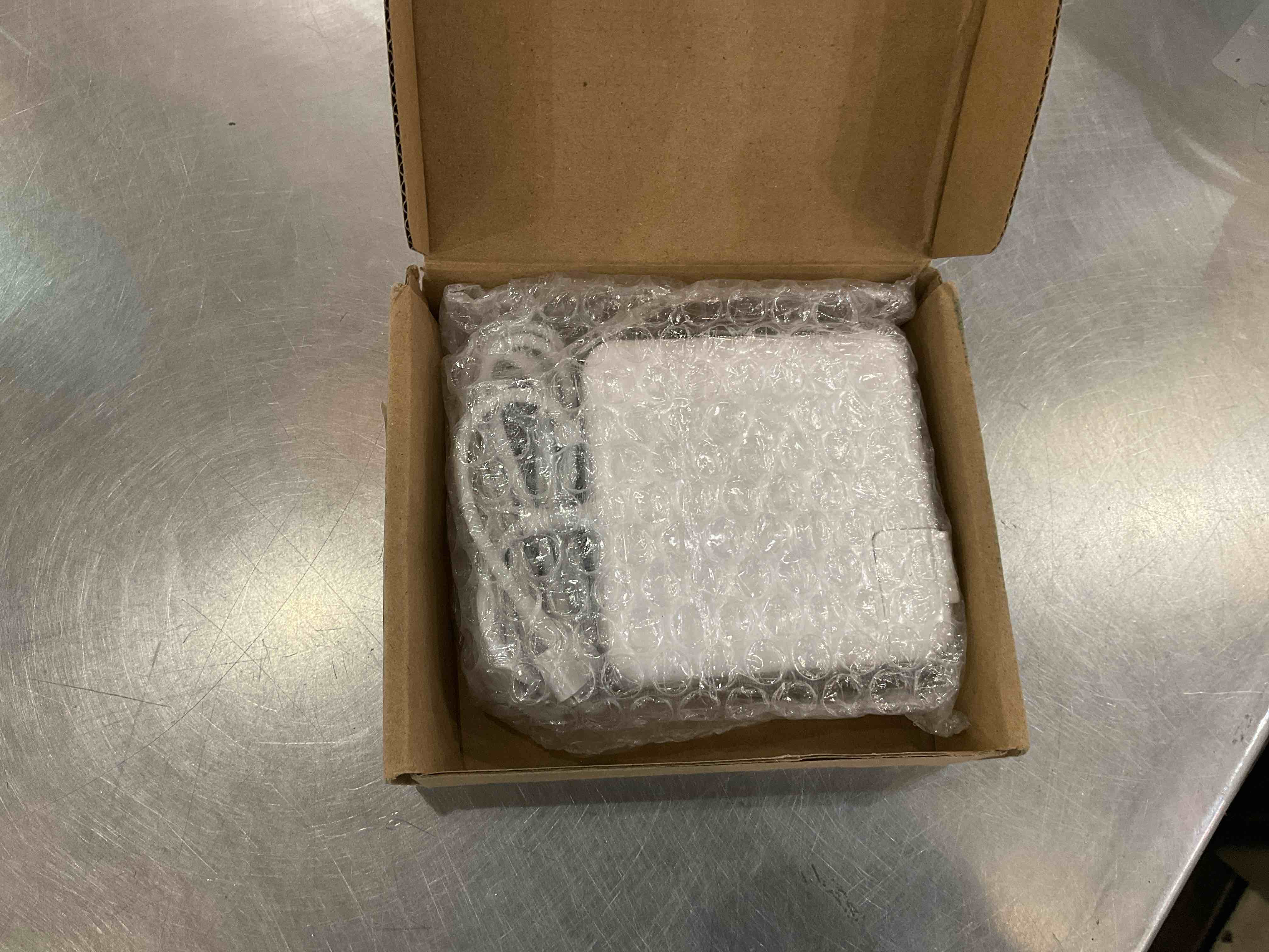 https://s3.amazonaws.com/lotting-images-prod/bidfta/EXS00827939_1699907215851.jpeg