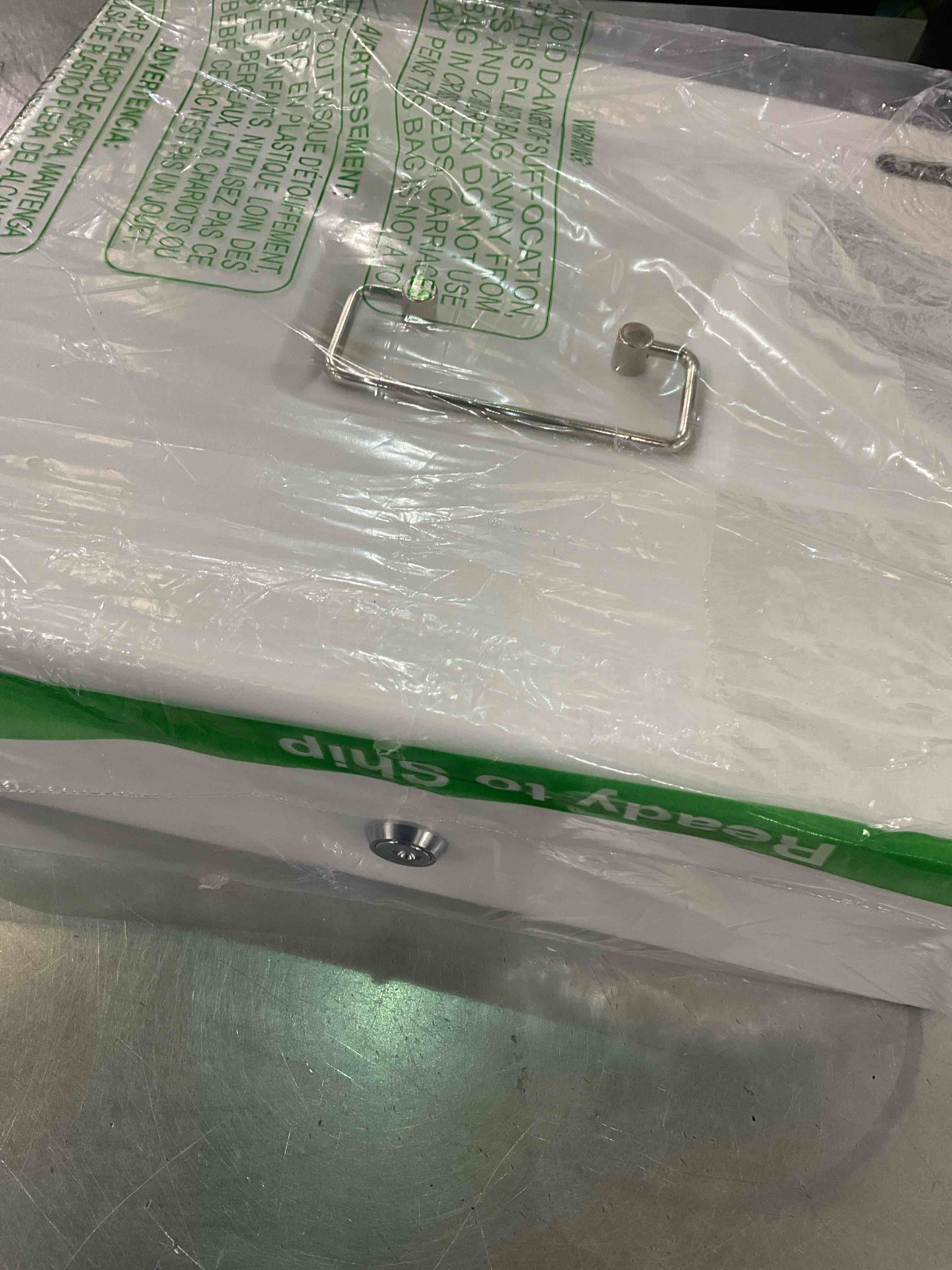 https://s3.amazonaws.com/lotting-images-prod/bidfta/EXS00828580_1700066672571.jpeg