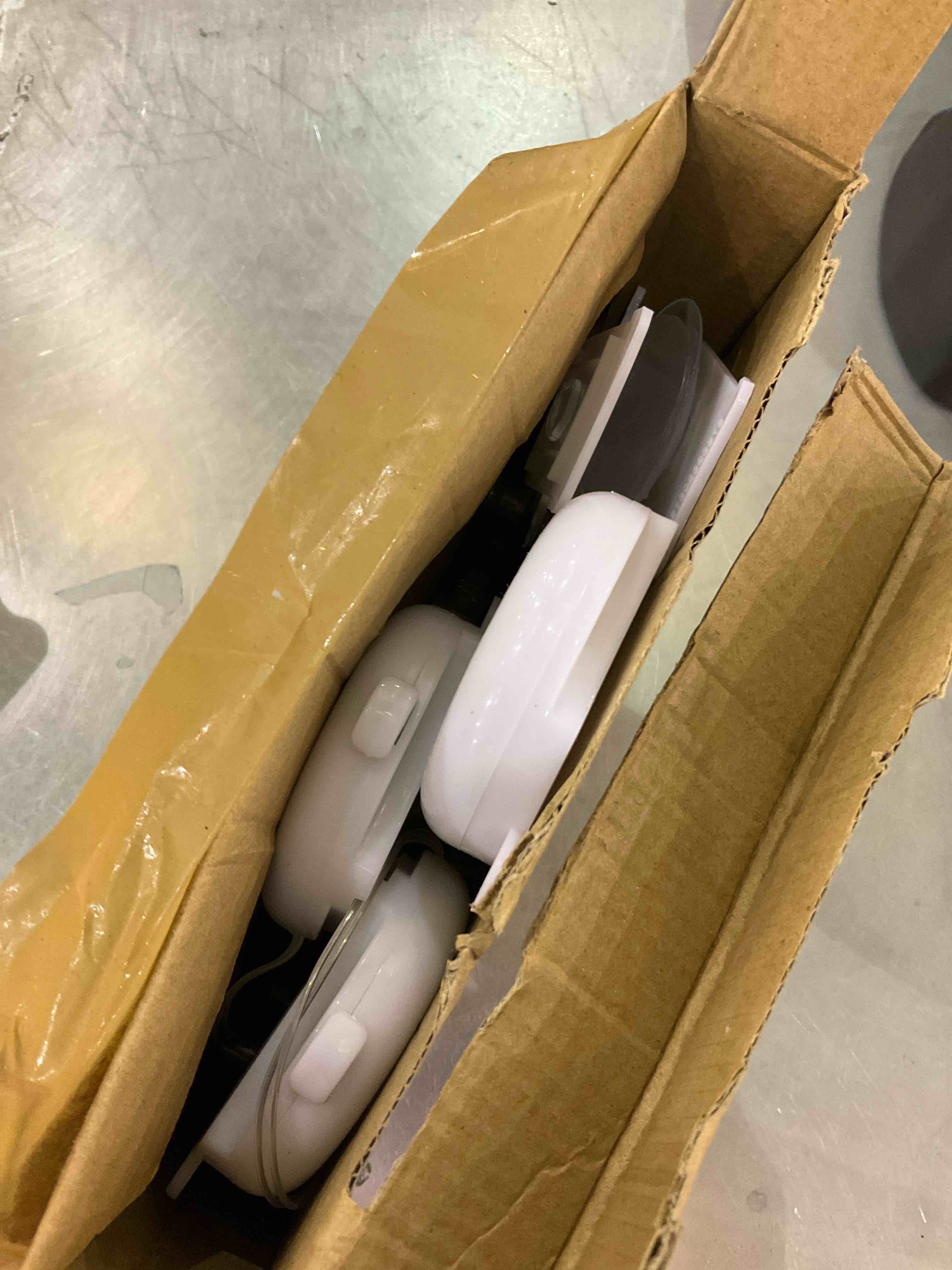 https://s3.amazonaws.com/lotting-images-prod/bidfta/EXS00828884_1700503098000.jpeg