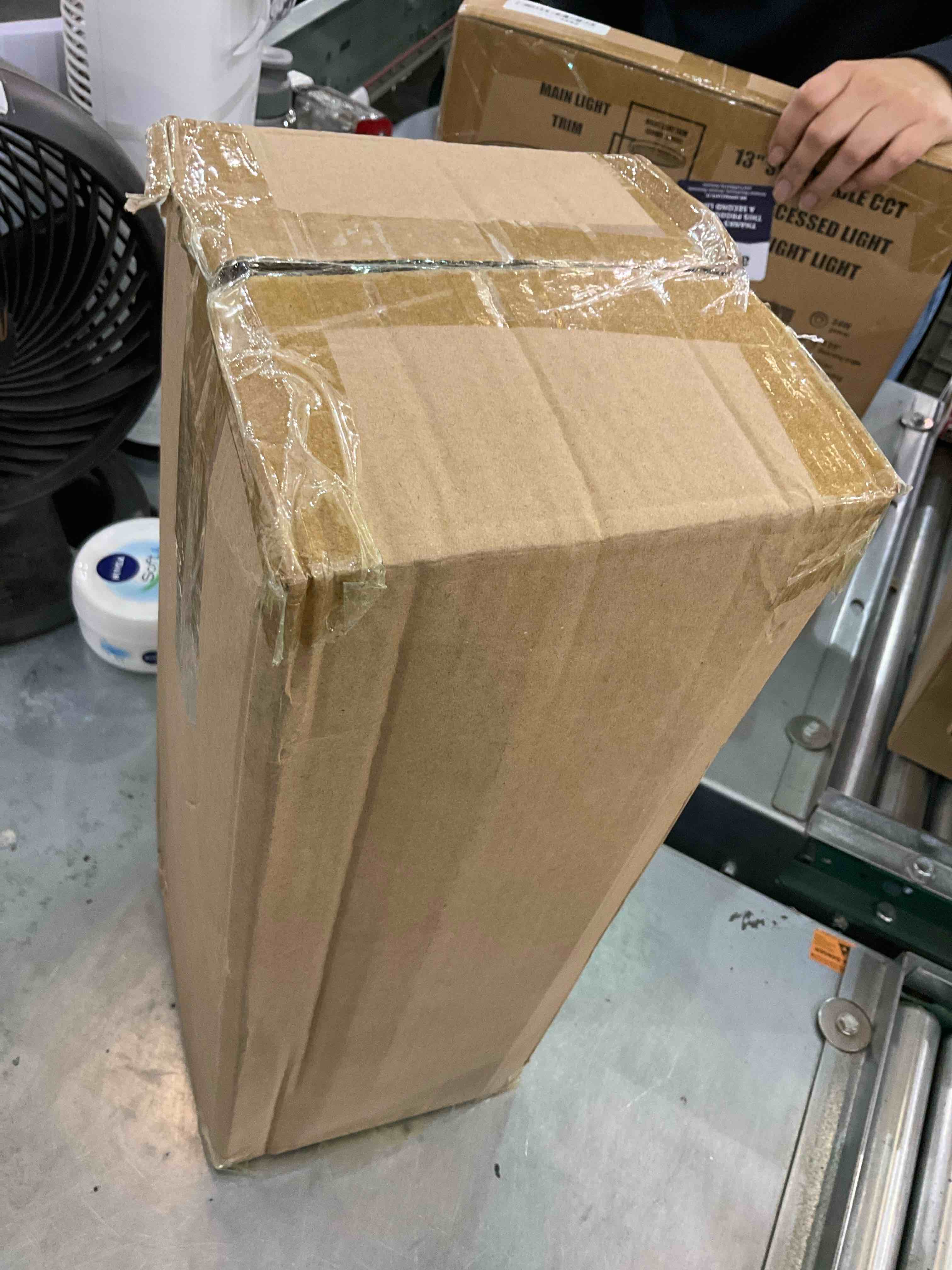 https://s3.amazonaws.com/lotting-images-prod/bidfta/EXS00829527_1699638863067.jpeg