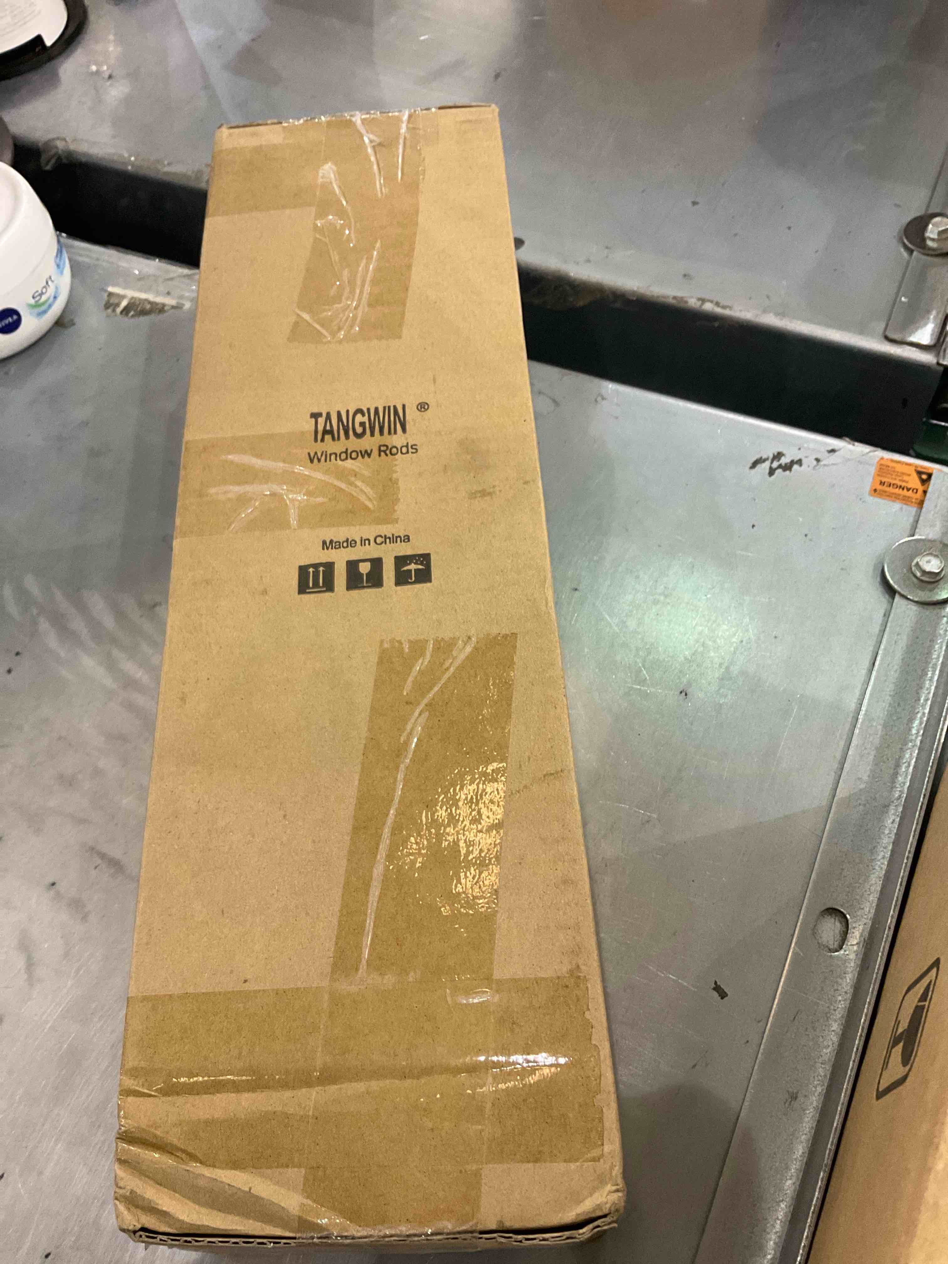 https://s3.amazonaws.com/lotting-images-prod/bidfta/EXS00829629_1699885849371.jpeg