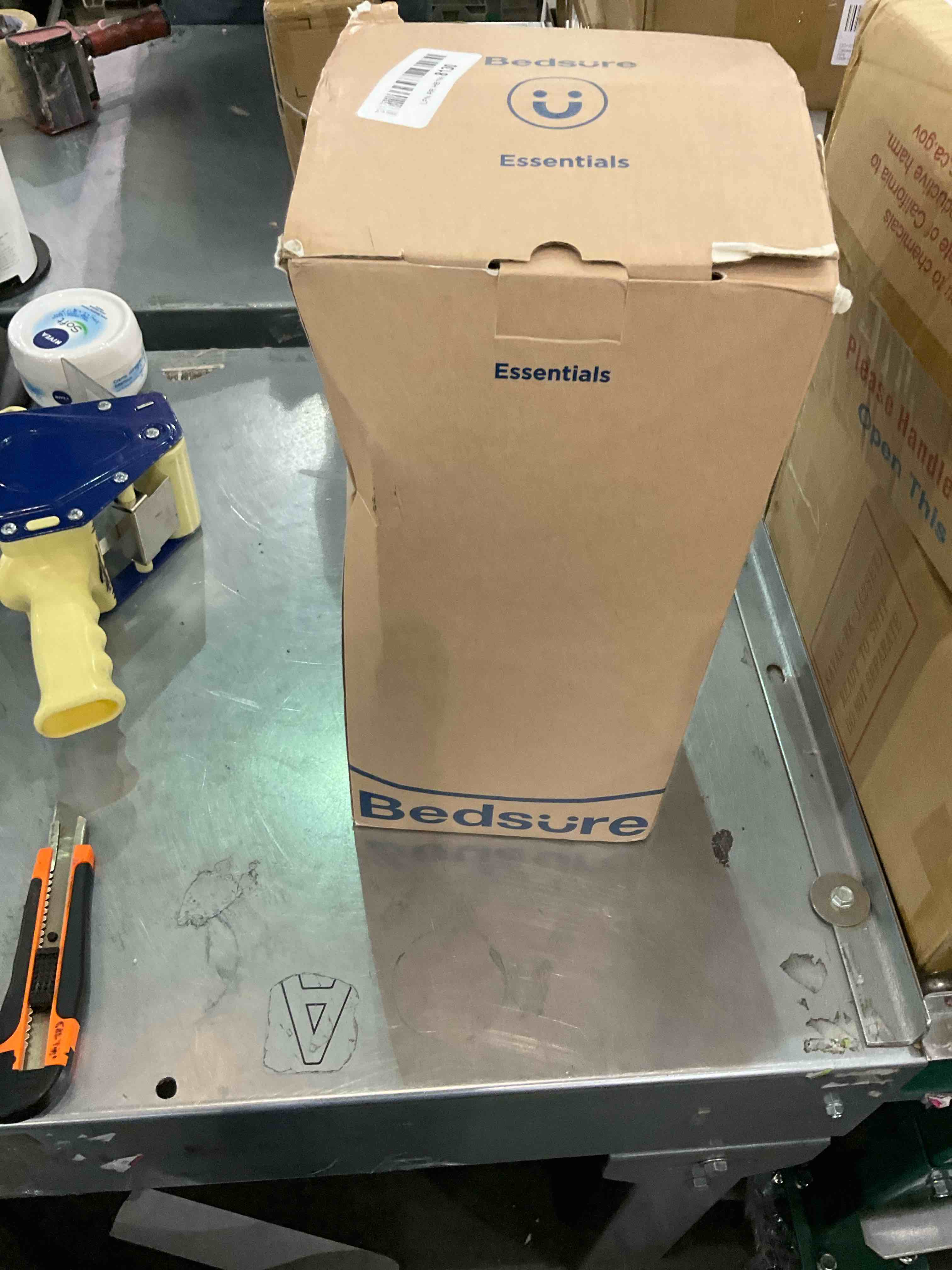 https://s3.amazonaws.com/lotting-images-prod/bidfta/EXS00829812_1699968998345.jpeg