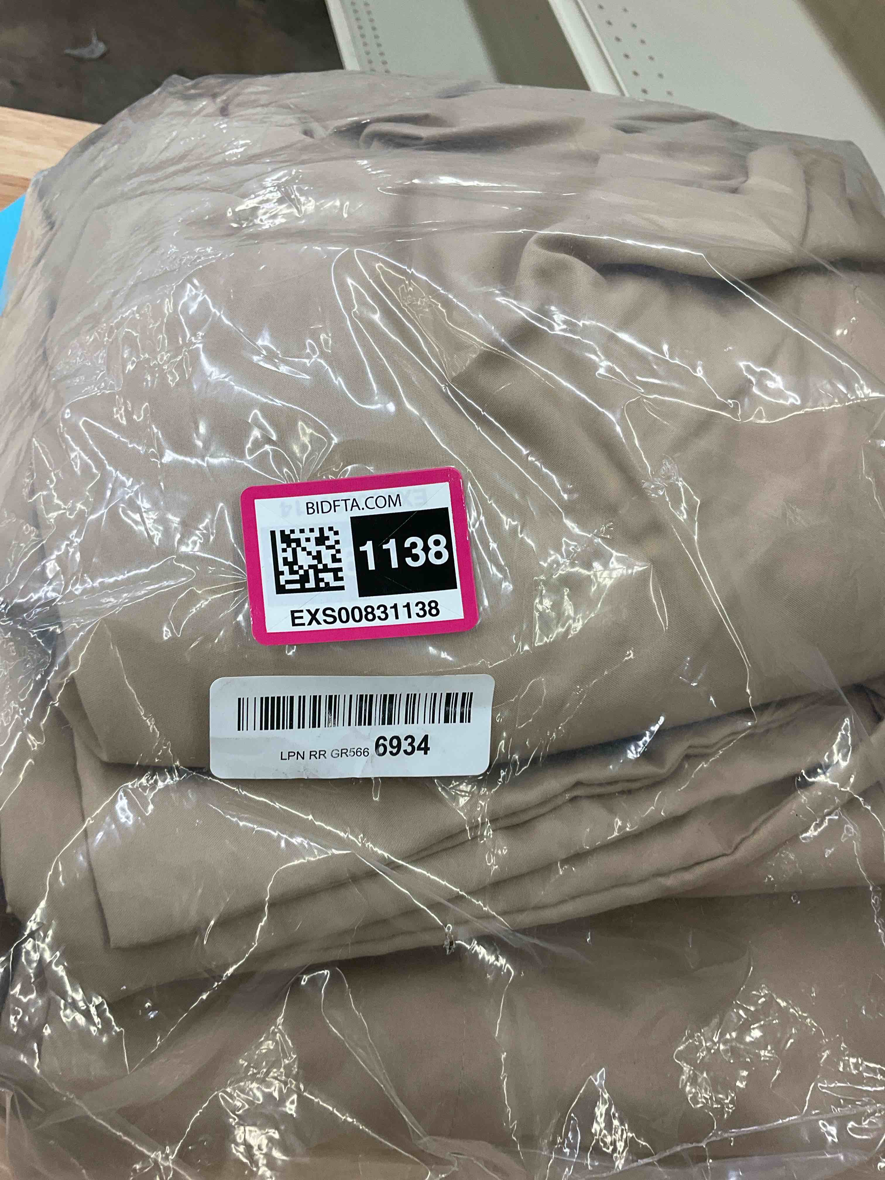 https://s3.amazonaws.com/lotting-images-prod/bidfta/EXS00831138_1700239338607.jpeg