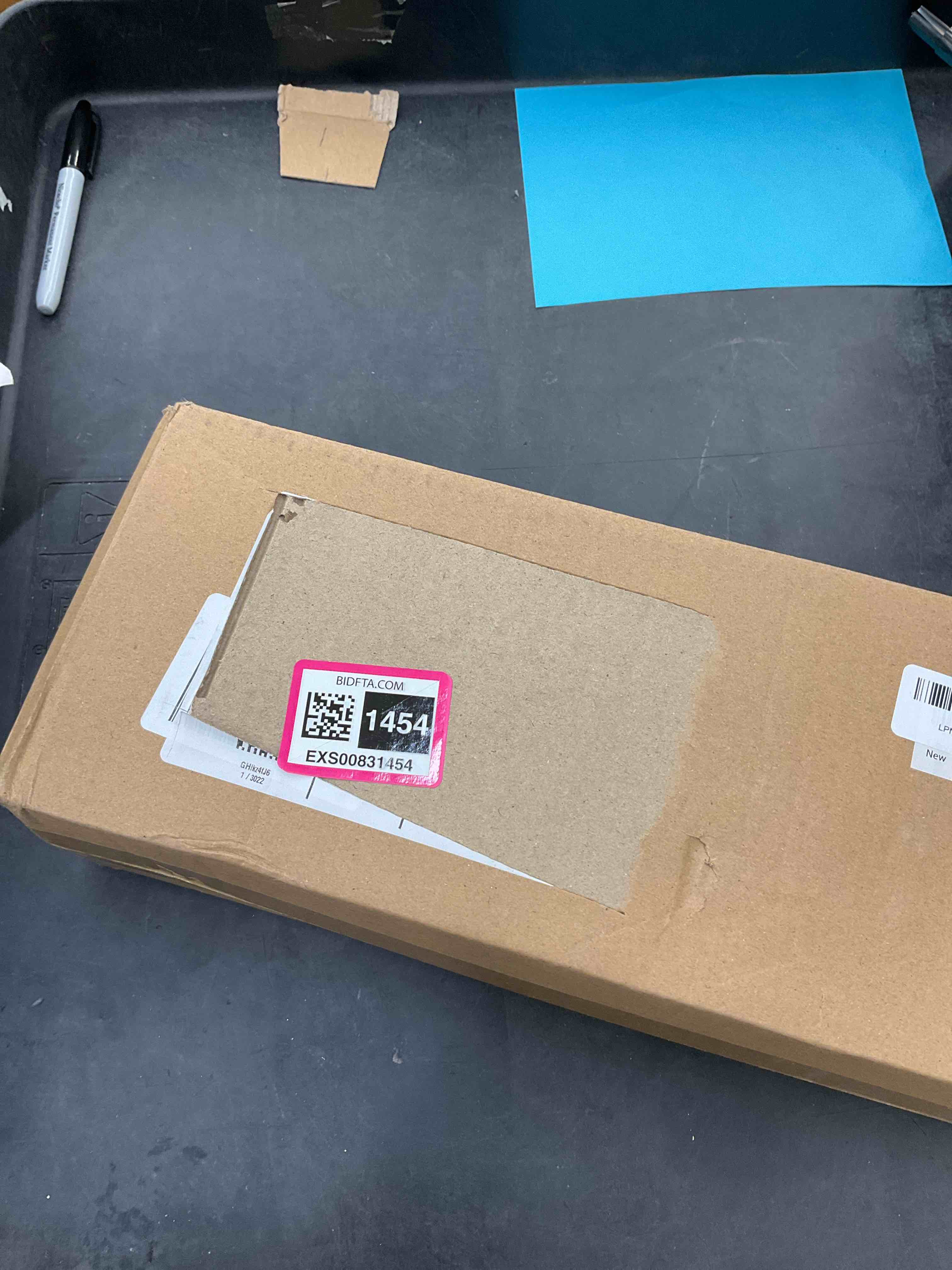 https://s3.amazonaws.com/lotting-images-prod/bidfta/EXS00831454_1700847371844.jpeg