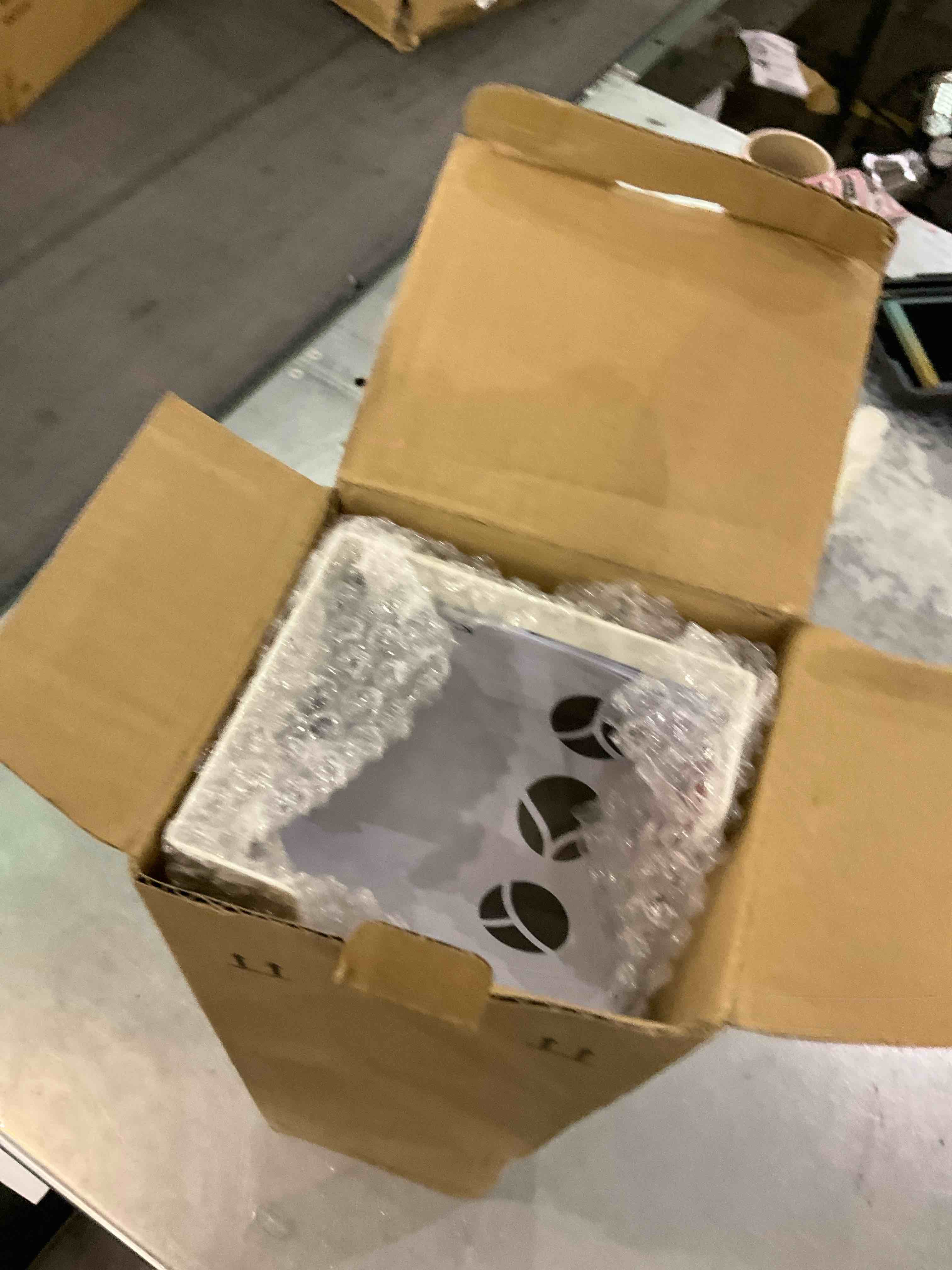 https://s3.amazonaws.com/lotting-images-prod/bidfta/EXS00831528_1698841931752.jpeg