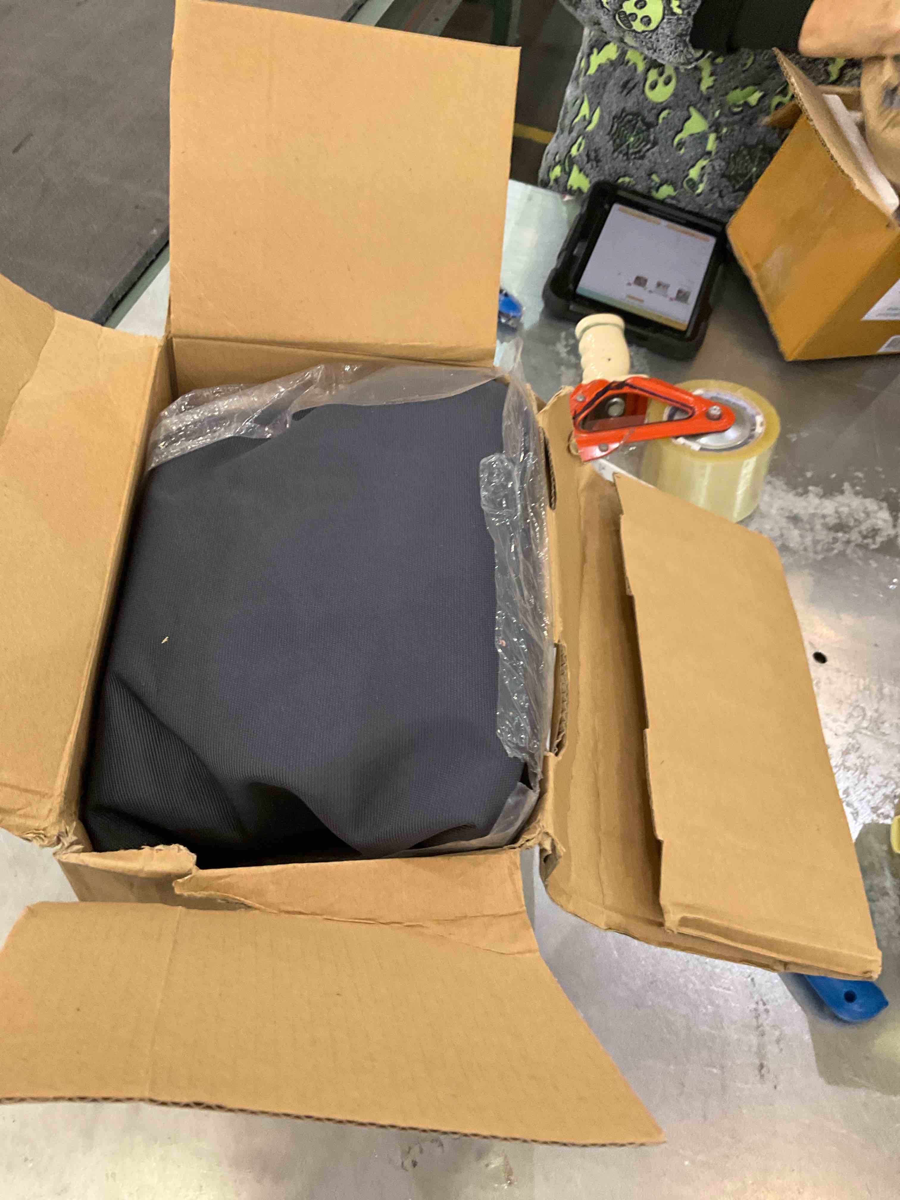 https://s3.amazonaws.com/lotting-images-prod/bidfta/EXS00831868_1698951431178.jpeg