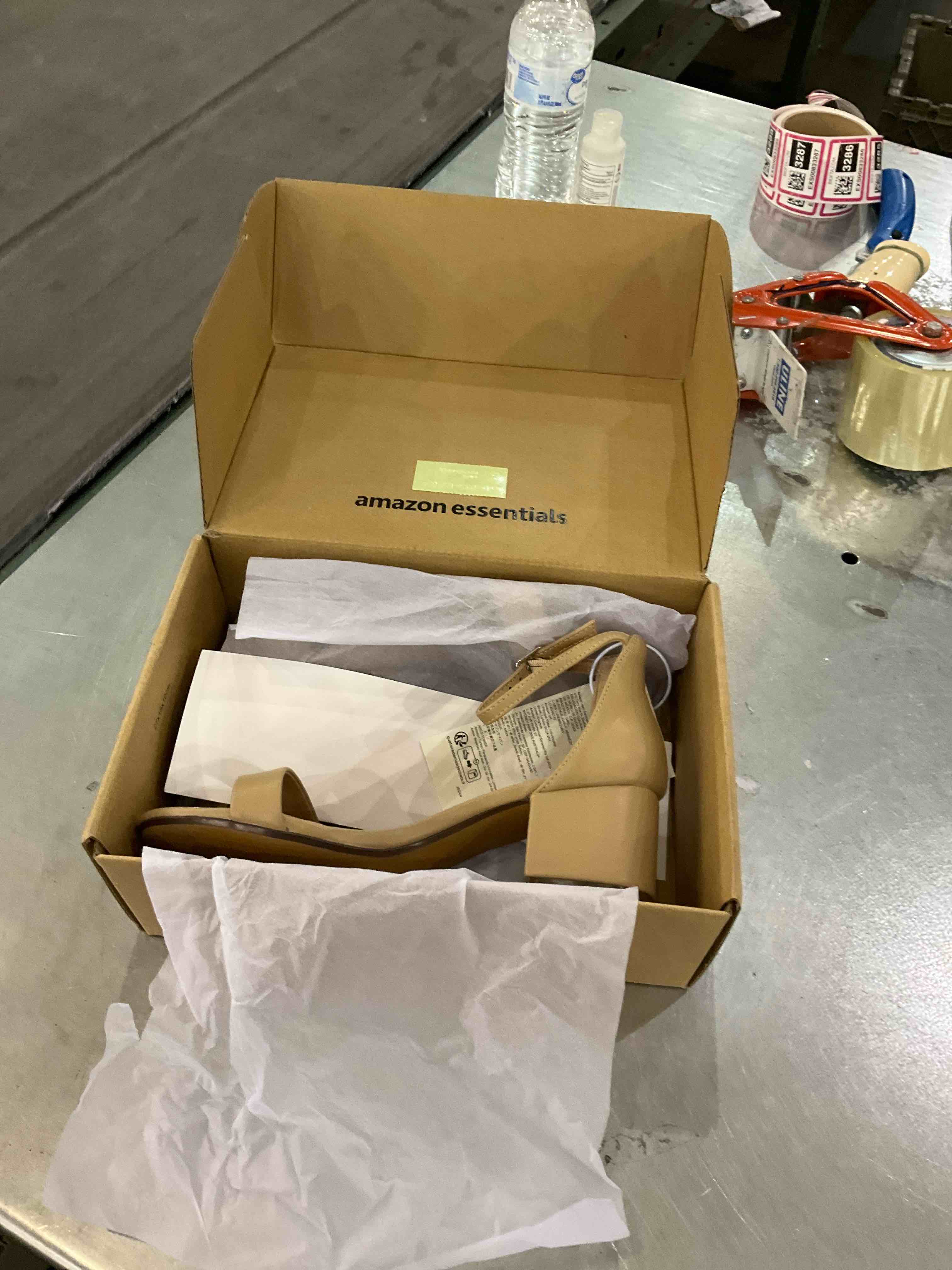 Amazon Essentials Women's Two Strap Heeled Sandal, Beige, Faux Leather, 7.5