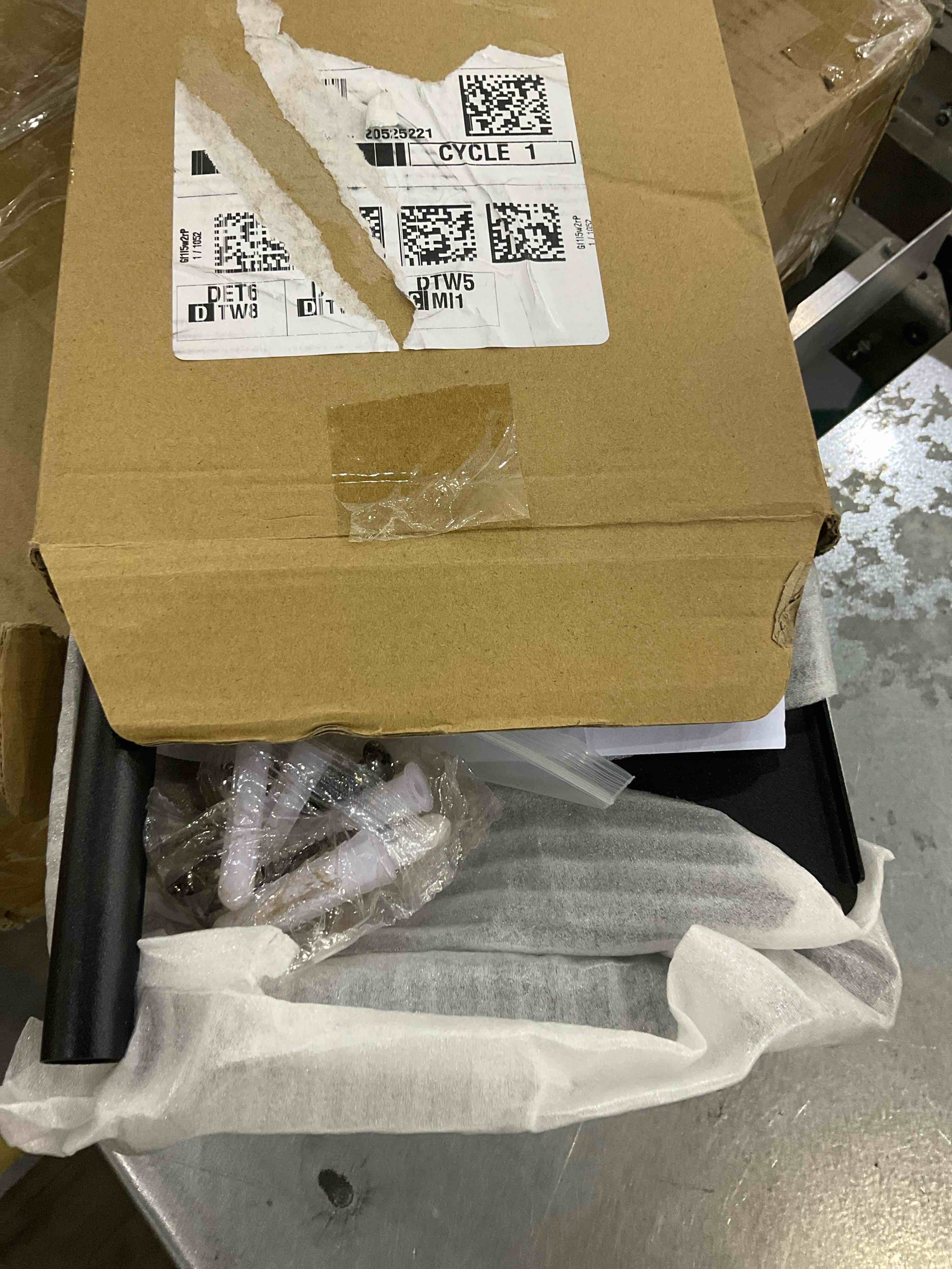 https://s3.amazonaws.com/lotting-images-prod/bidfta/EXS00833041_1698924289931.jpeg