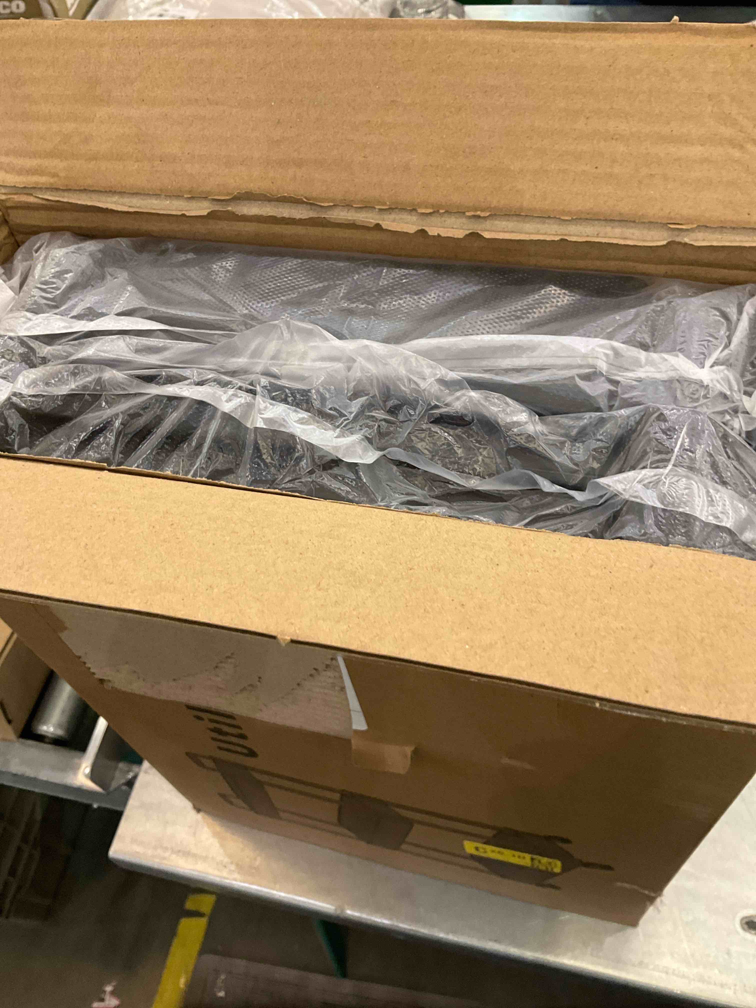 https://s3.amazonaws.com/lotting-images-prod/bidfta/EXS00833159_1698944221438.jpeg