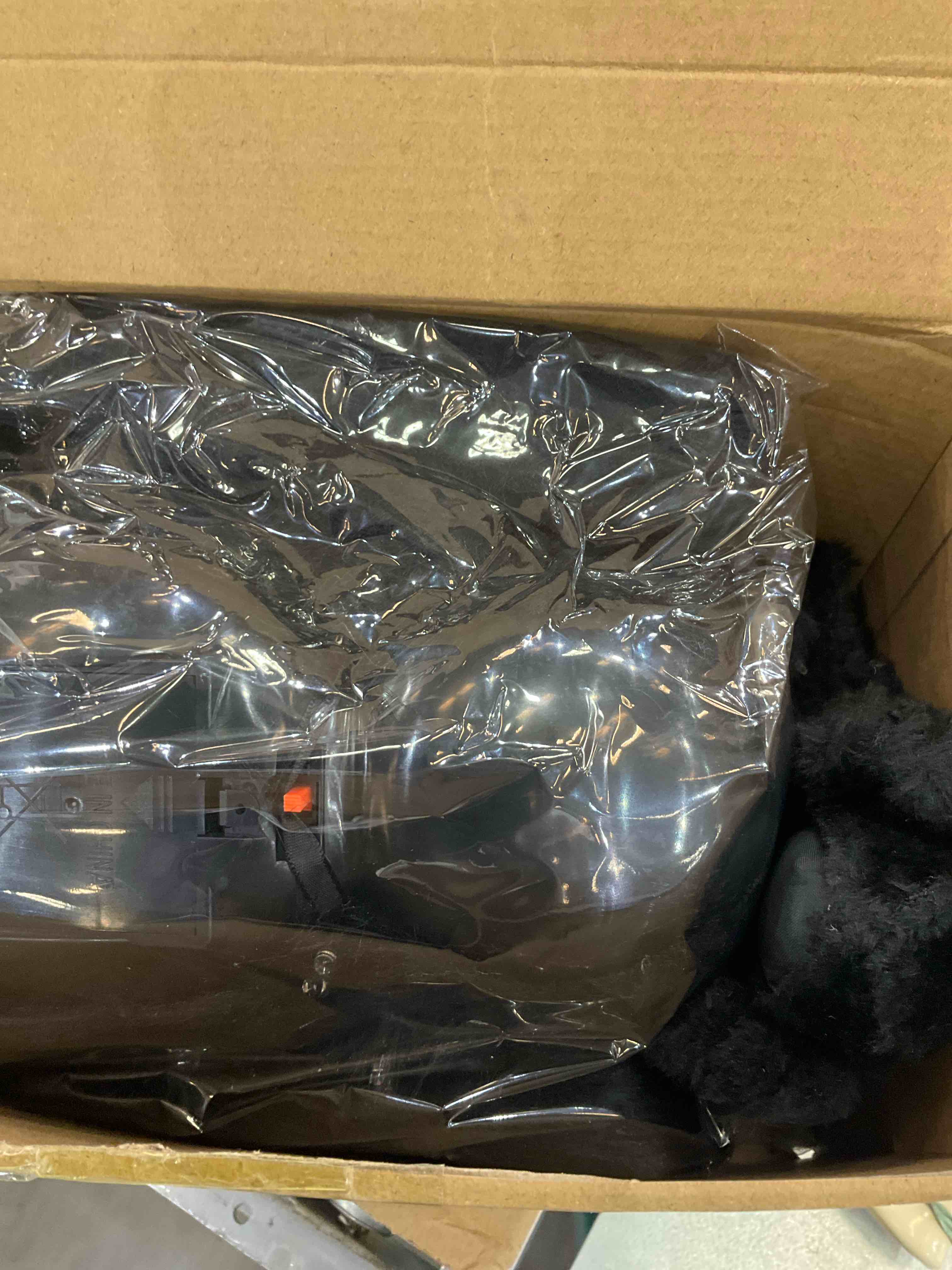 https://s3.amazonaws.com/lotting-images-prod/bidfta/EXS00833383_1699037122884.jpeg