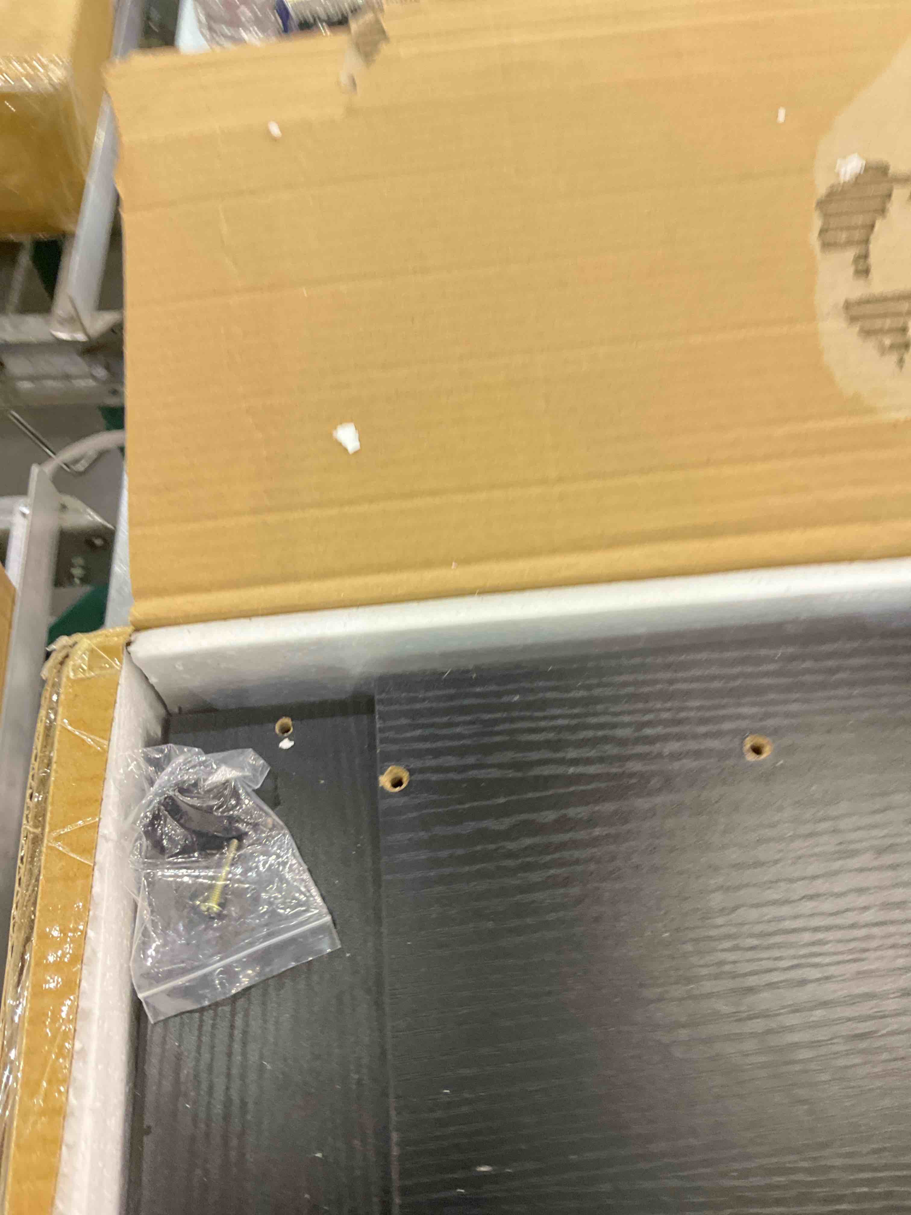 https://s3.amazonaws.com/lotting-images-prod/bidfta/EXS00833418_1699275558284.jpeg