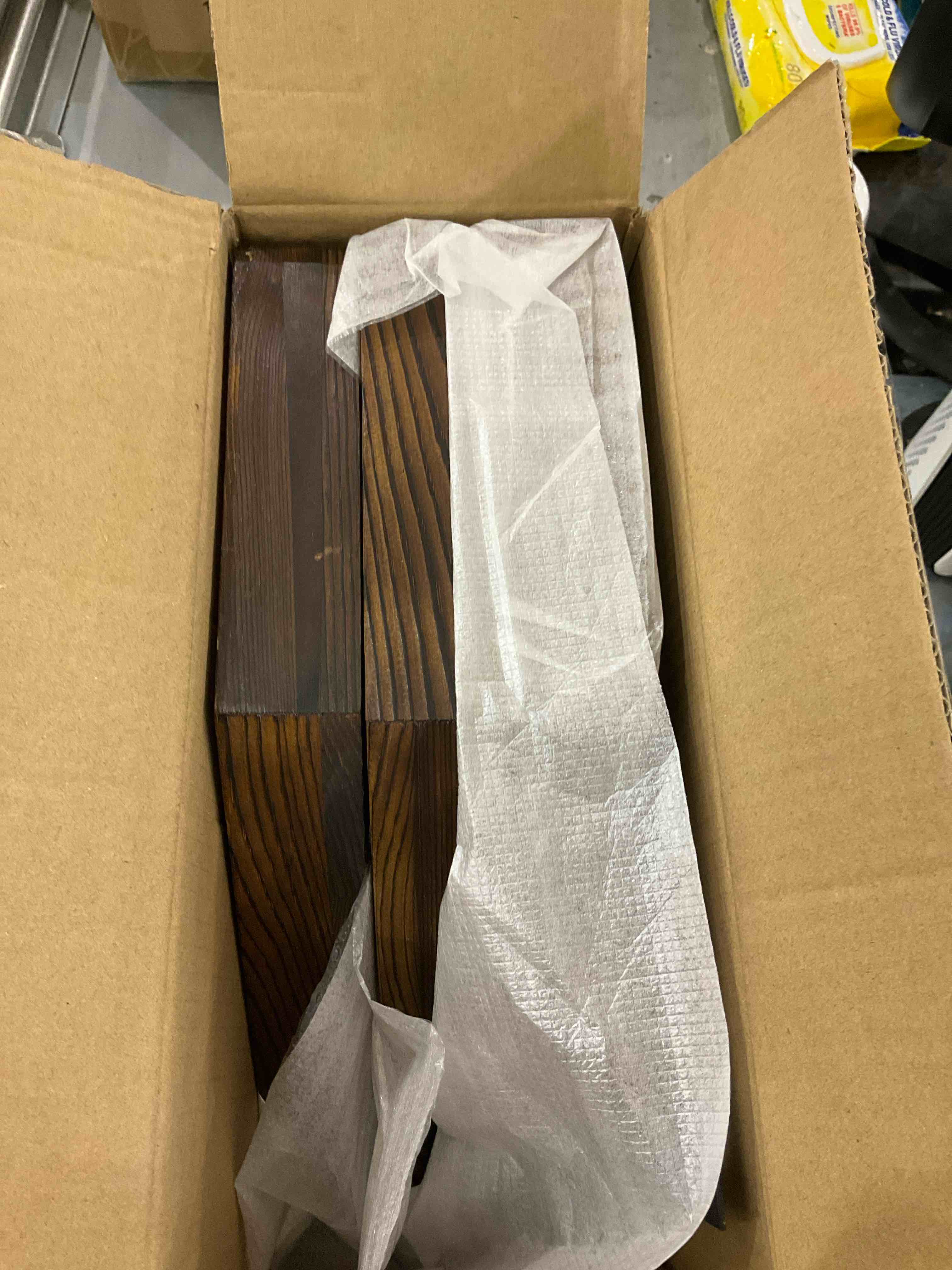 https://s3.amazonaws.com/lotting-images-prod/bidfta/EXS00835408_1699022172388.jpeg