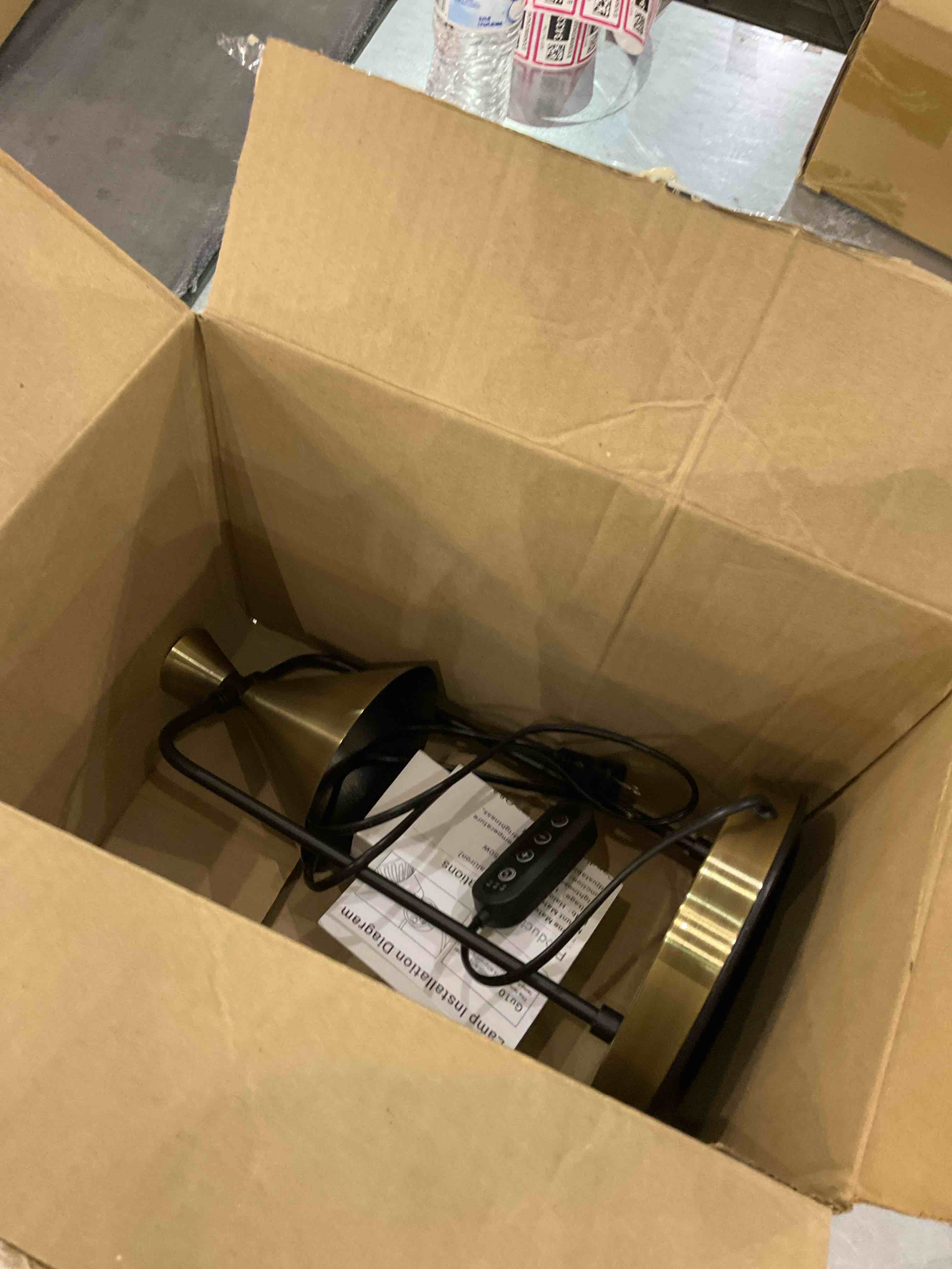 https://s3.amazonaws.com/lotting-images-prod/bidfta/EXS00835593_1699275292796.jpeg