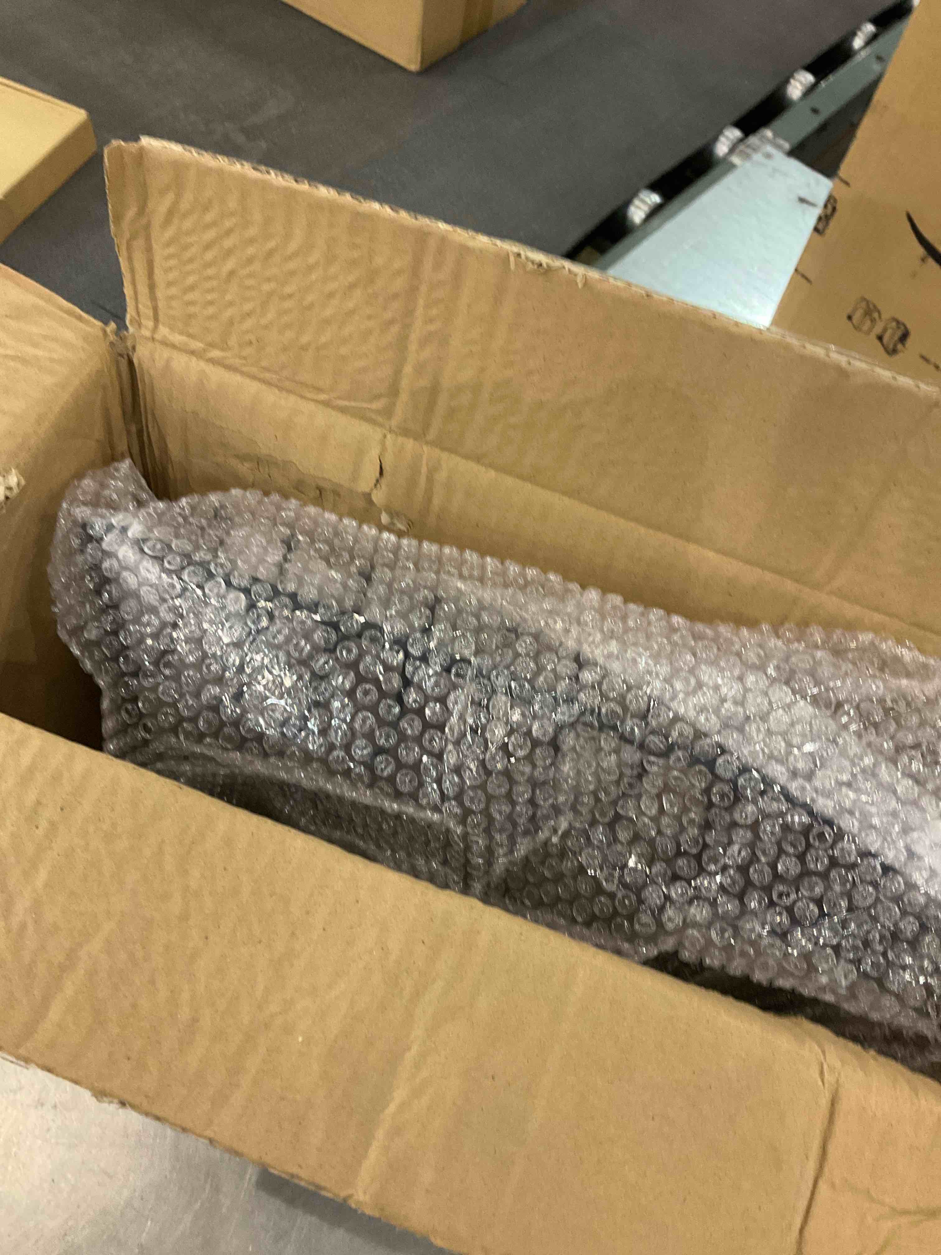 https://s3.amazonaws.com/lotting-images-prod/bidfta/EXS00835866_1699448854715.jpeg