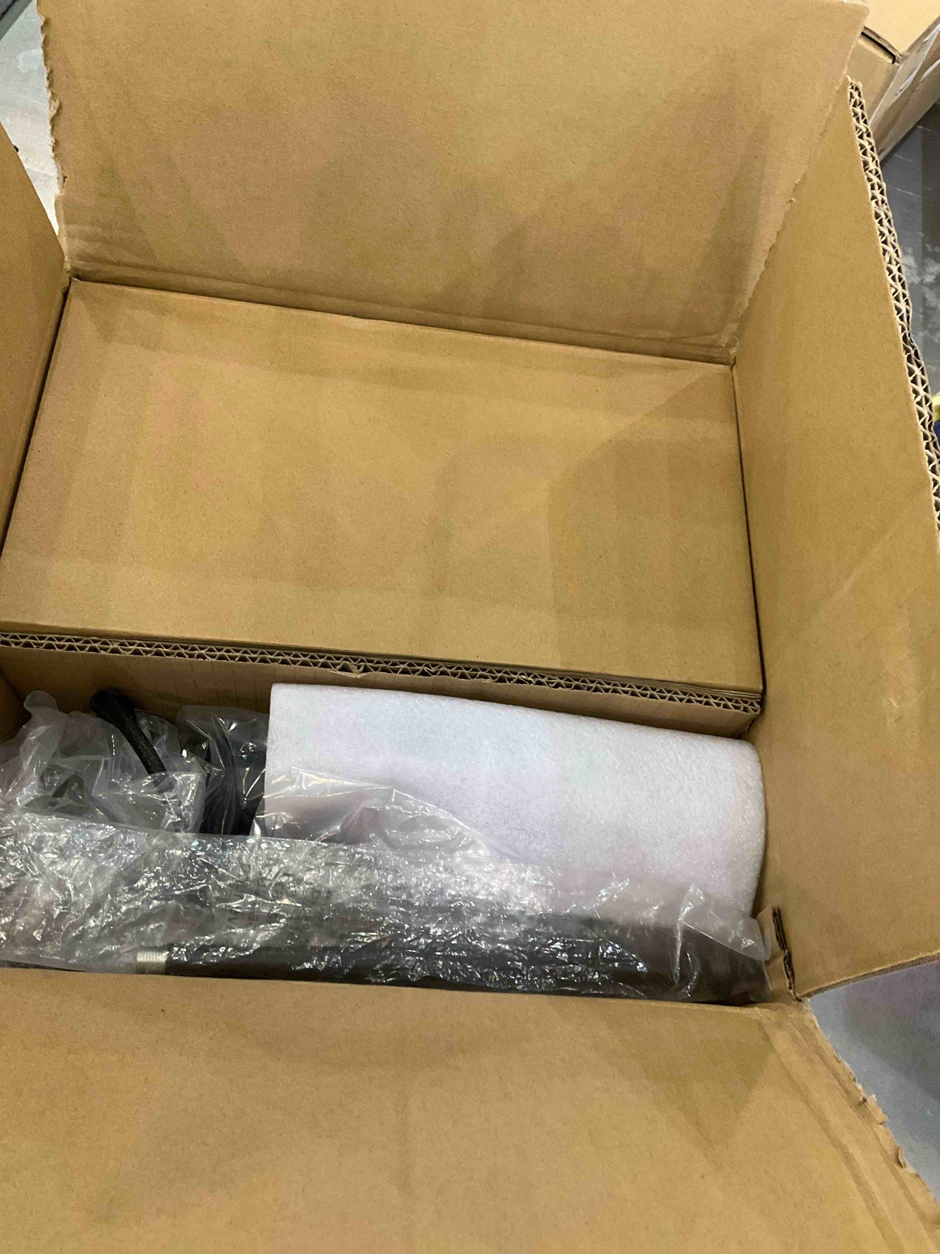 https://s3.amazonaws.com/lotting-images-prod/bidfta/EXS00835988_1699473105557.jpeg