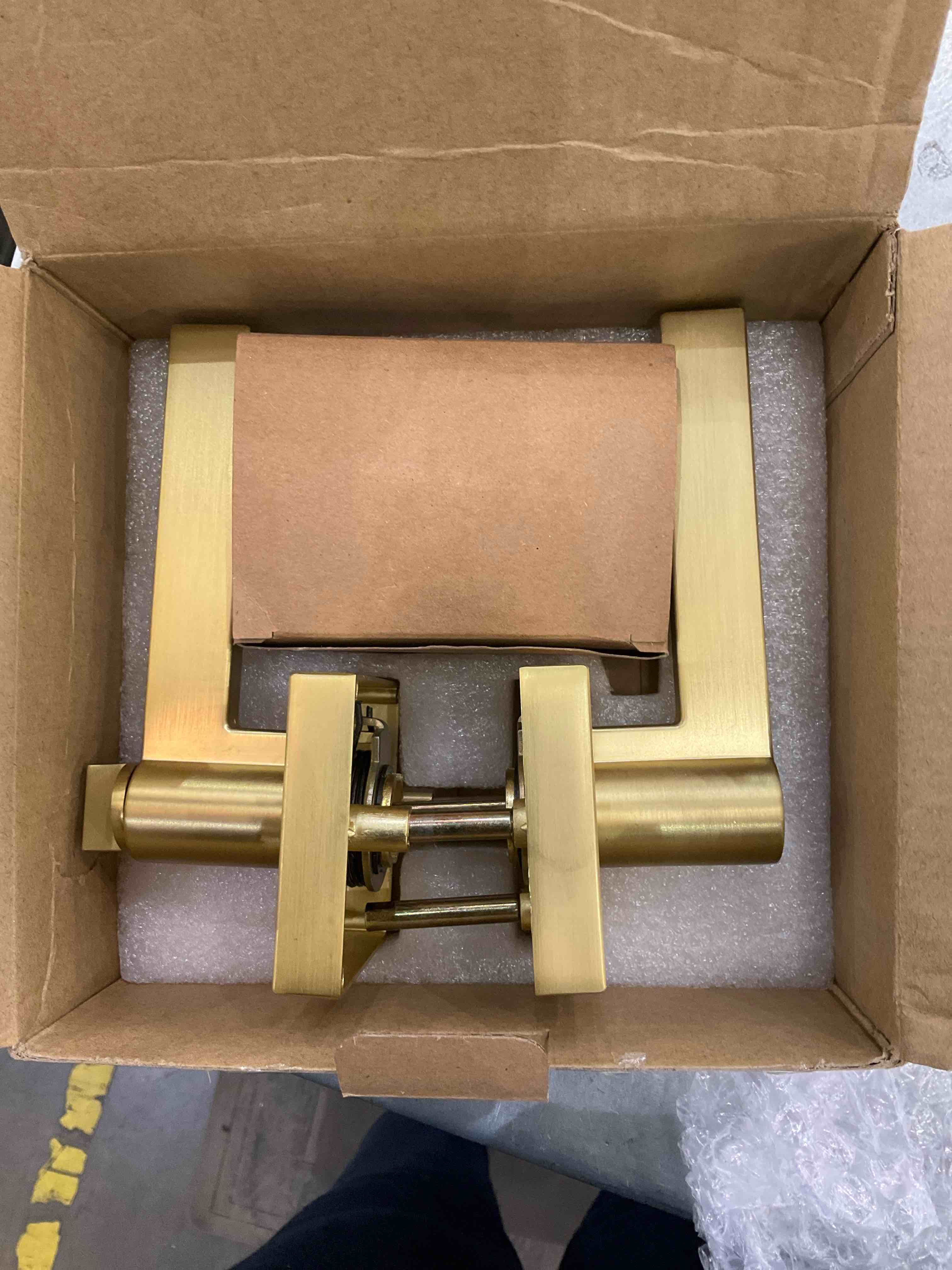 https://s3.amazonaws.com/lotting-images-prod/bidfta/EXS00836751_1699983483983.jpeg