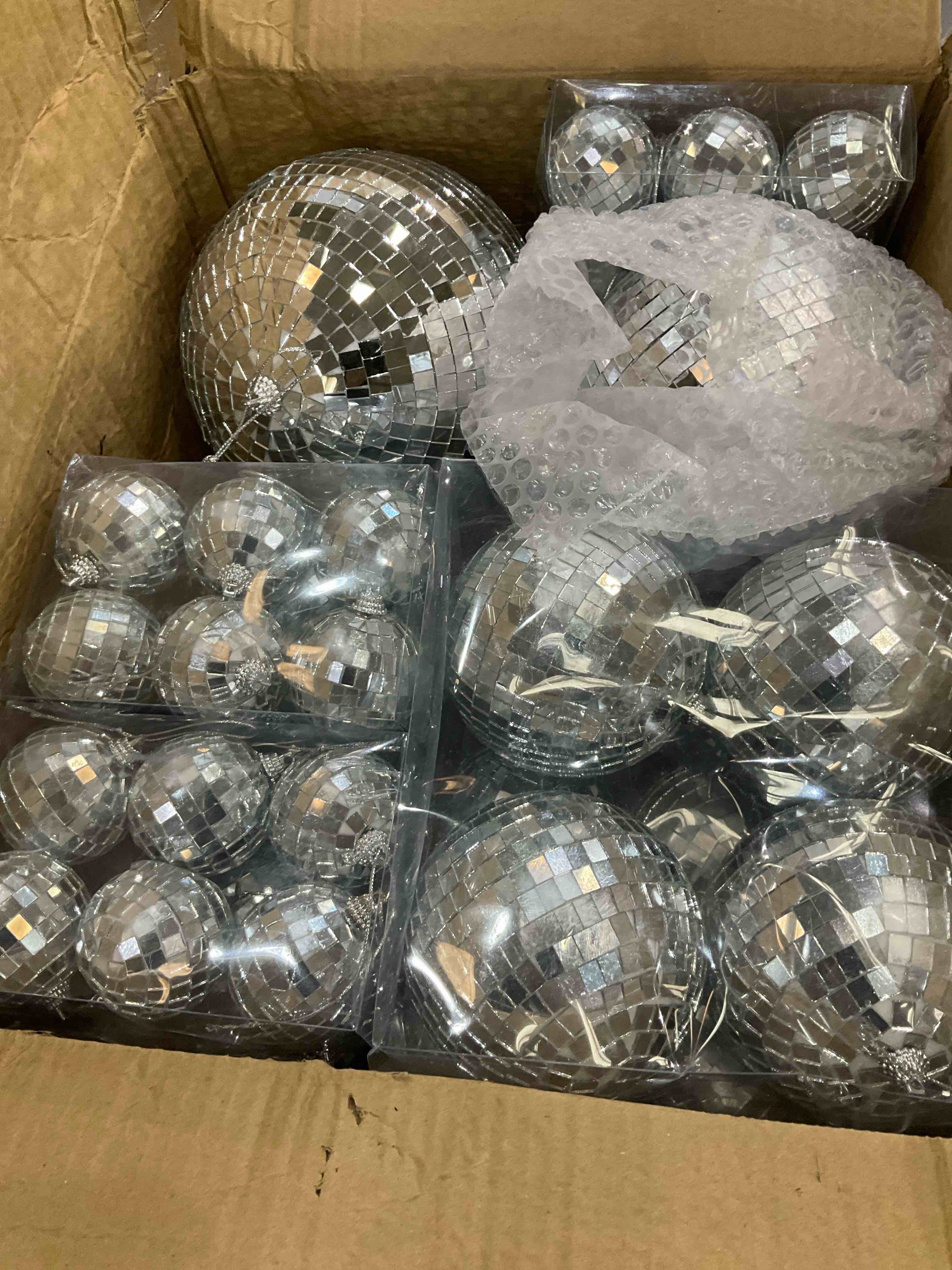 https://s3.amazonaws.com/lotting-images-prod/bidfta/EXS00836829_1699995513888.jpeg