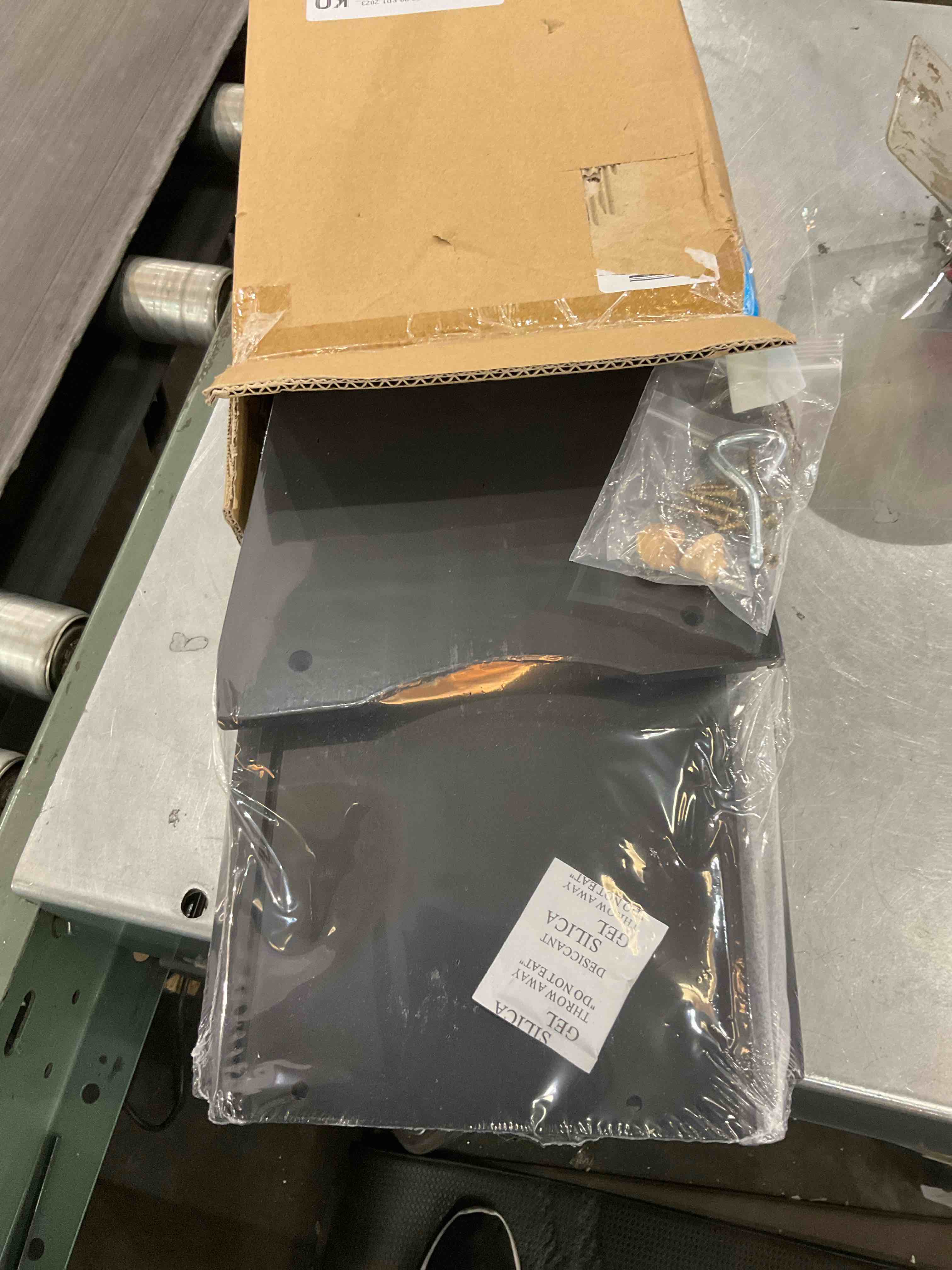 https://s3.amazonaws.com/lotting-images-prod/bidfta/EXS00838871_1701282364011.jpeg