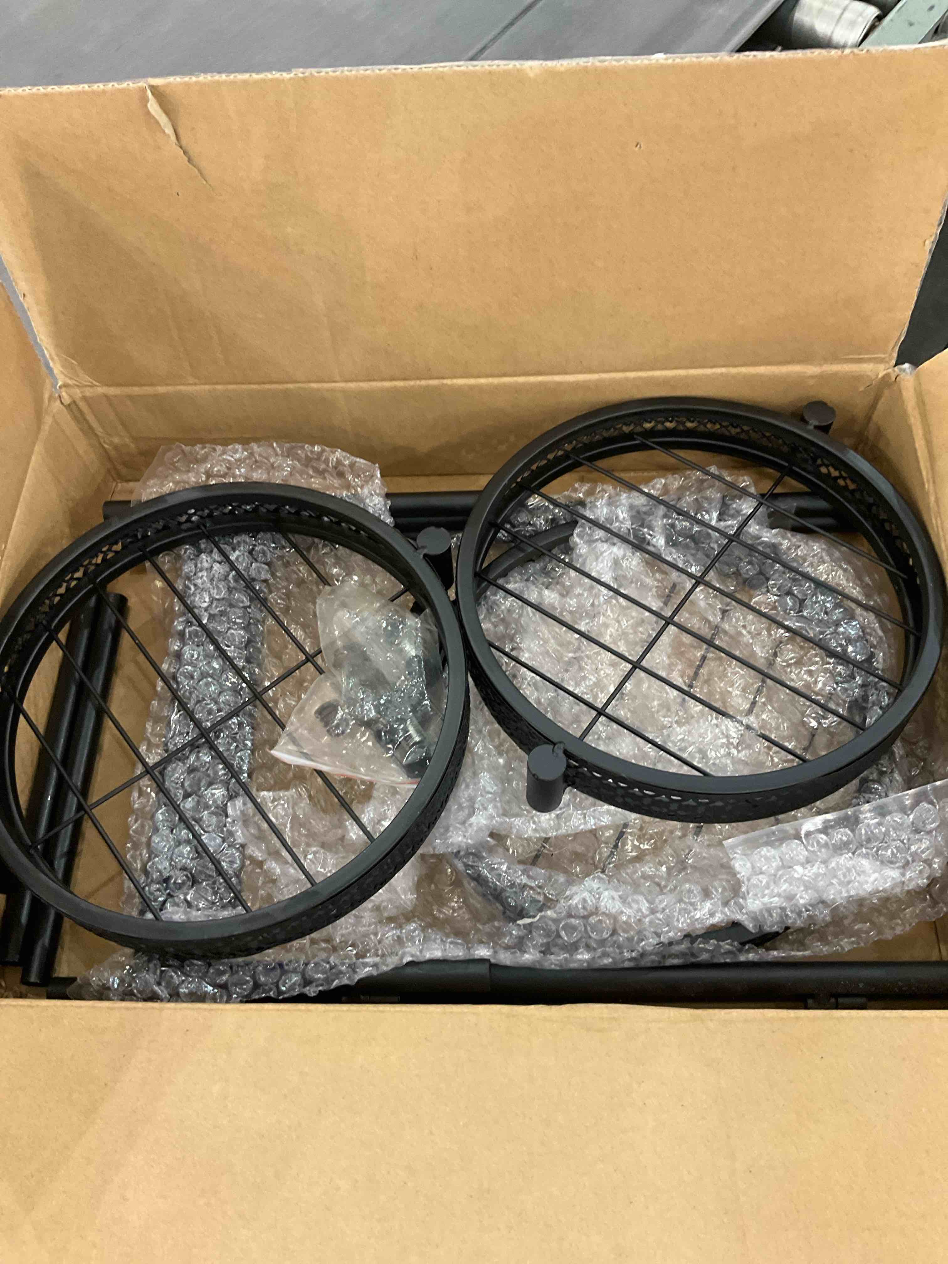 https://s3.amazonaws.com/lotting-images-prod/bidfta/EXS00838999_1701361621980.jpeg