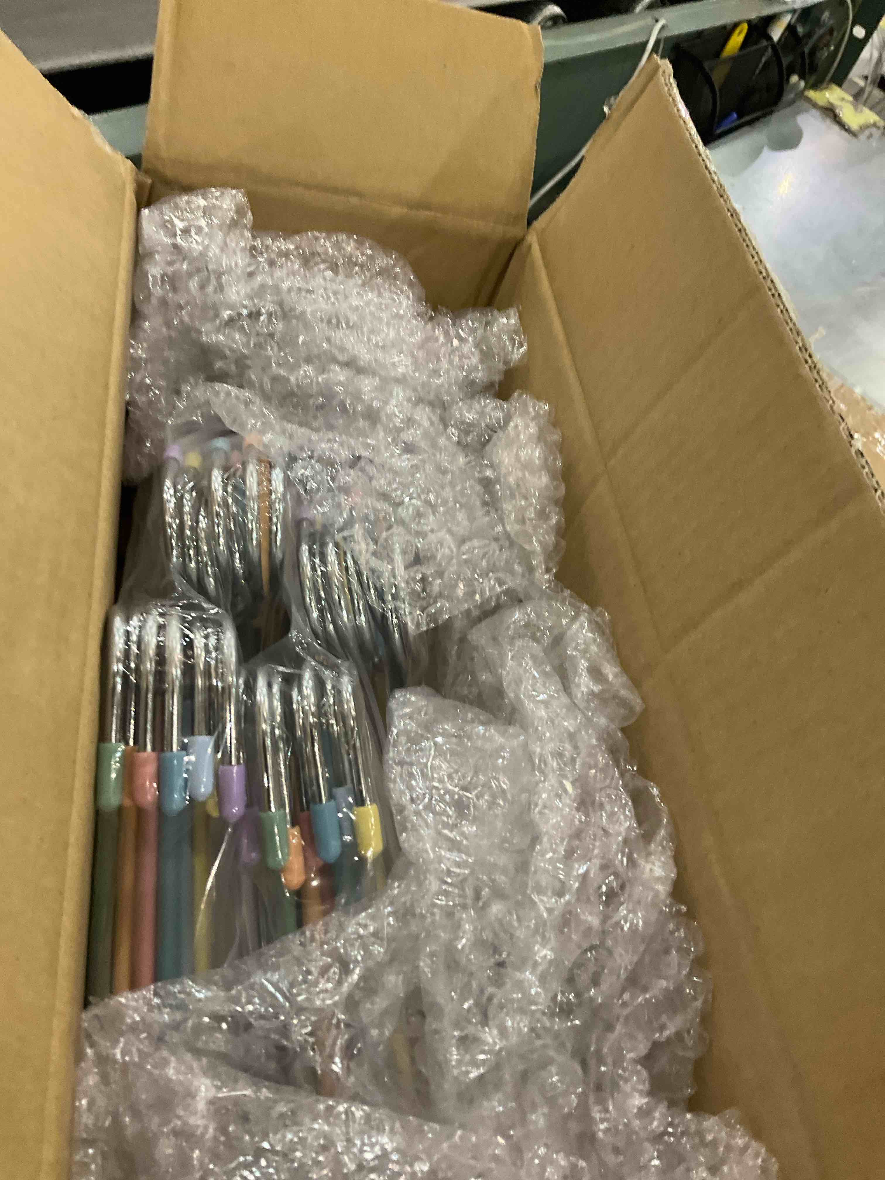 https://s3.amazonaws.com/lotting-images-prod/bidfta/EXS00839571_1699023114743.jpeg