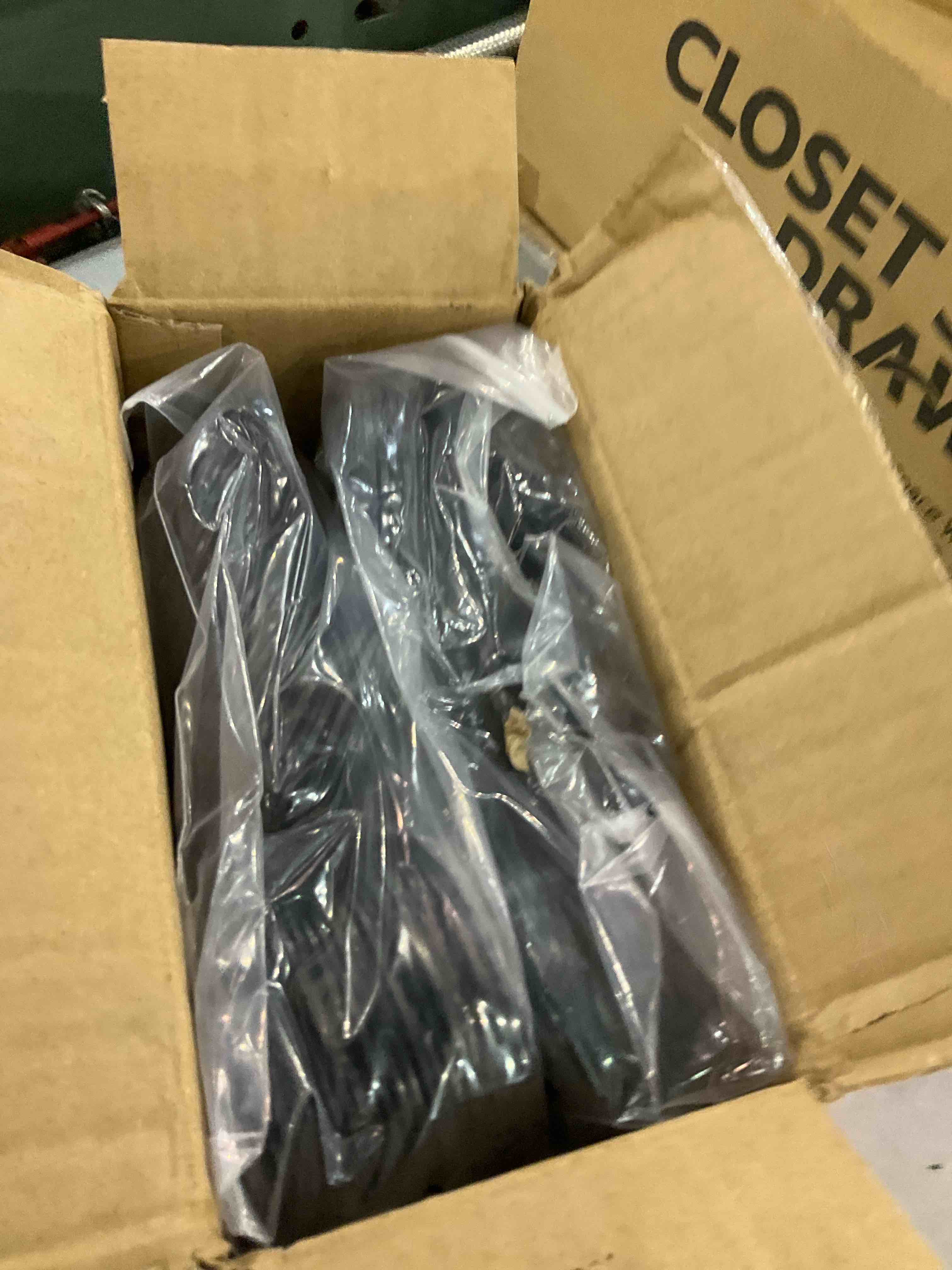 https://s3.amazonaws.com/lotting-images-prod/bidfta/EXS00839694_1699275871043.jpeg