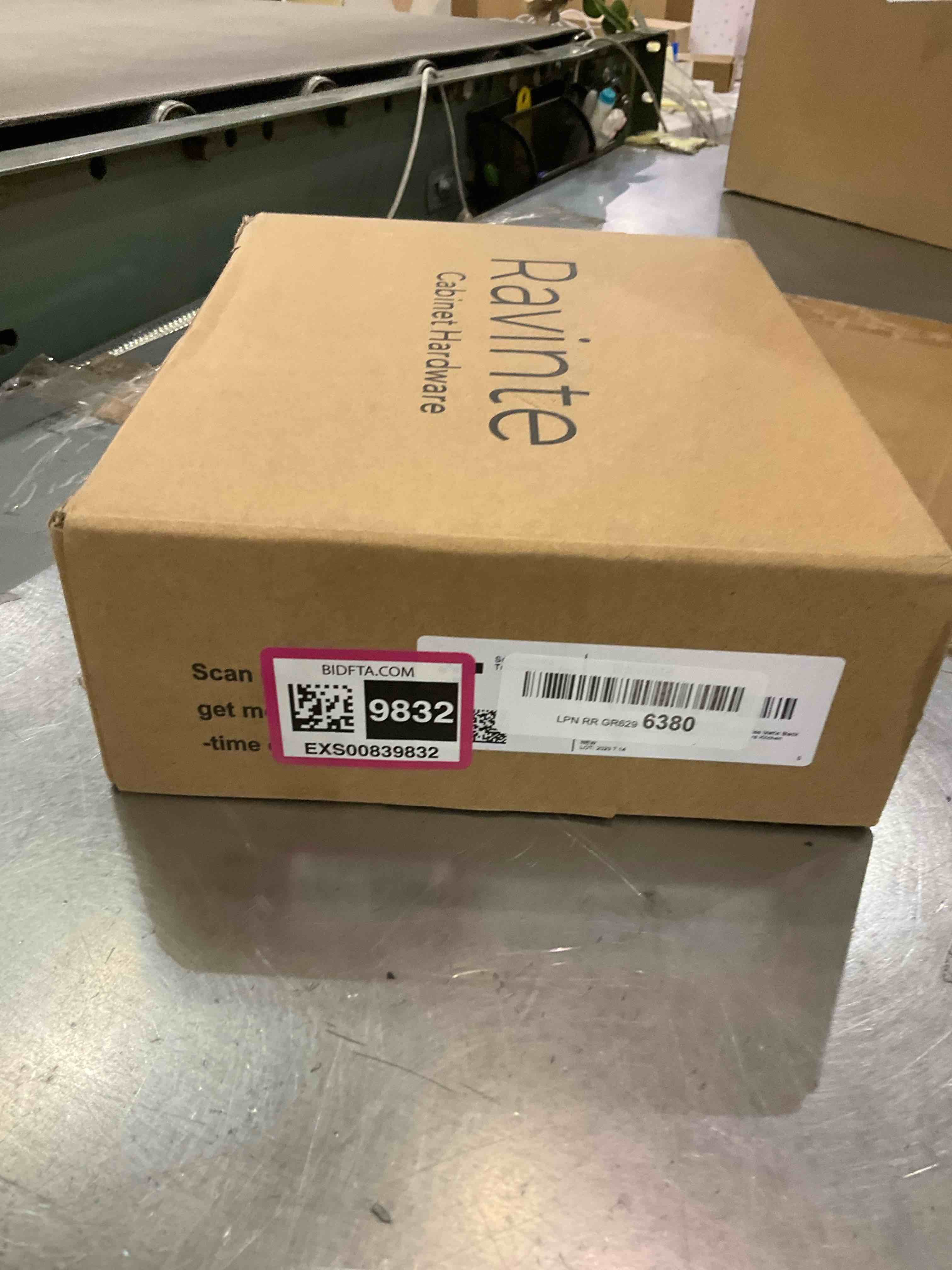 https://s3.amazonaws.com/lotting-images-prod/bidfta/EXS00839832_1699294094359.jpeg