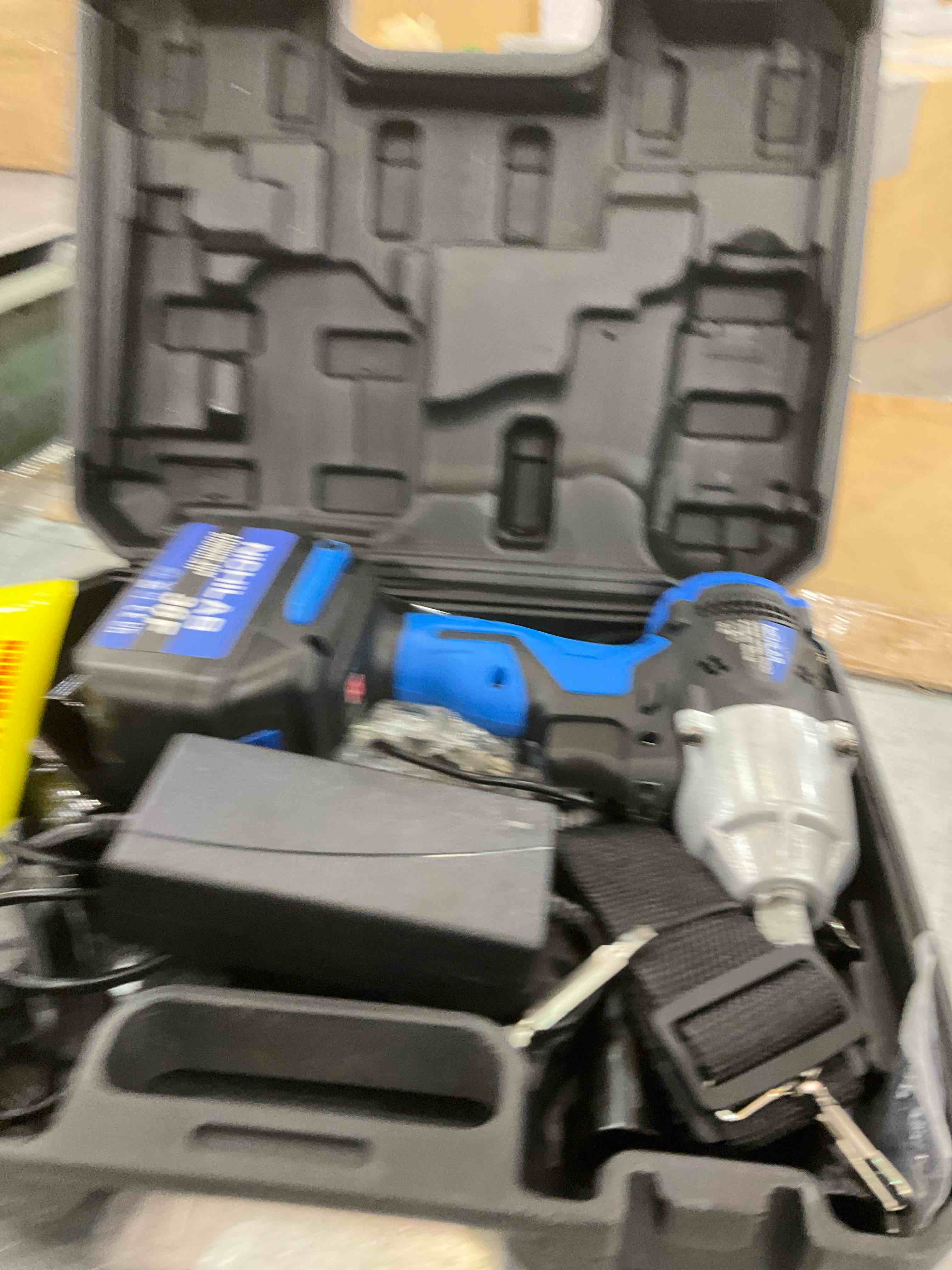 https://s3.amazonaws.com/lotting-images-prod/bidfta/EXS00839834_1699294285714.jpeg