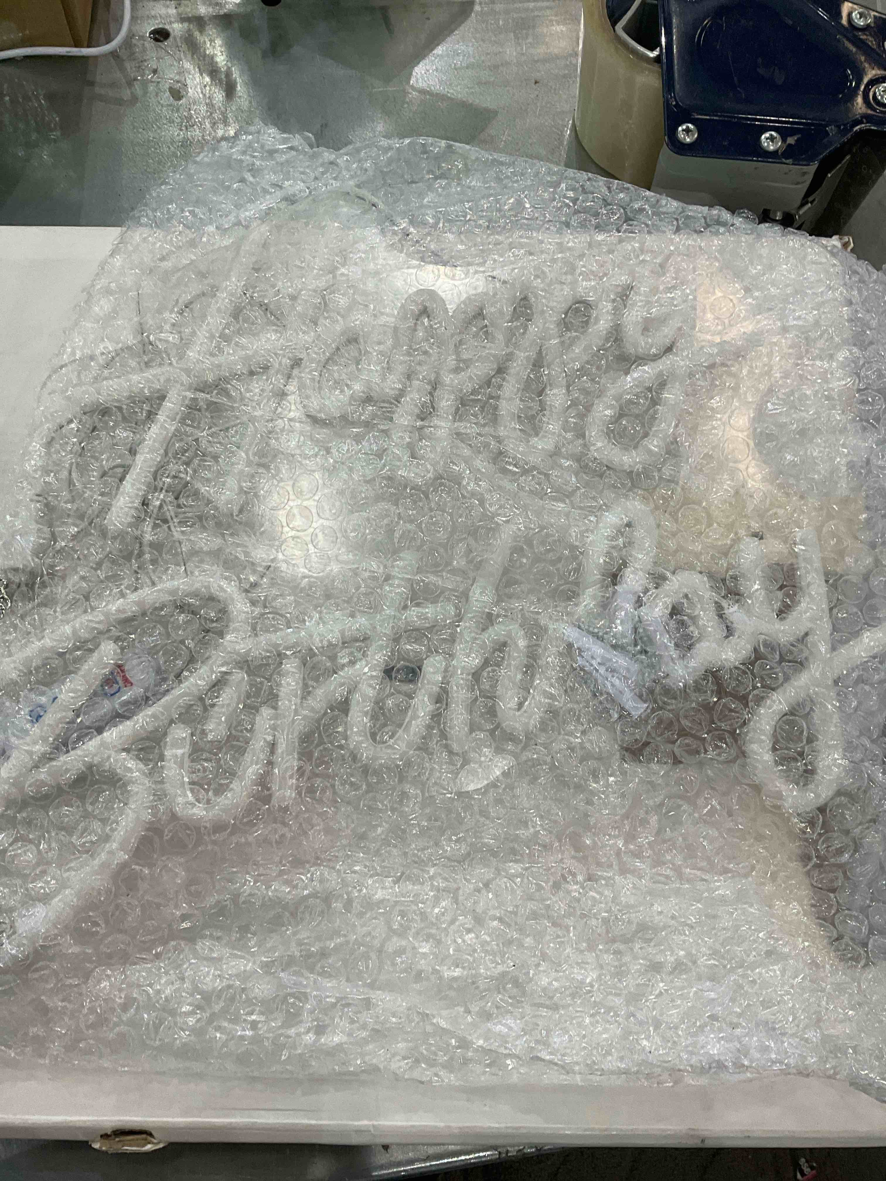 https://s3.amazonaws.com/lotting-images-prod/bidfta/EXS00840849_1704822708790.jpeg