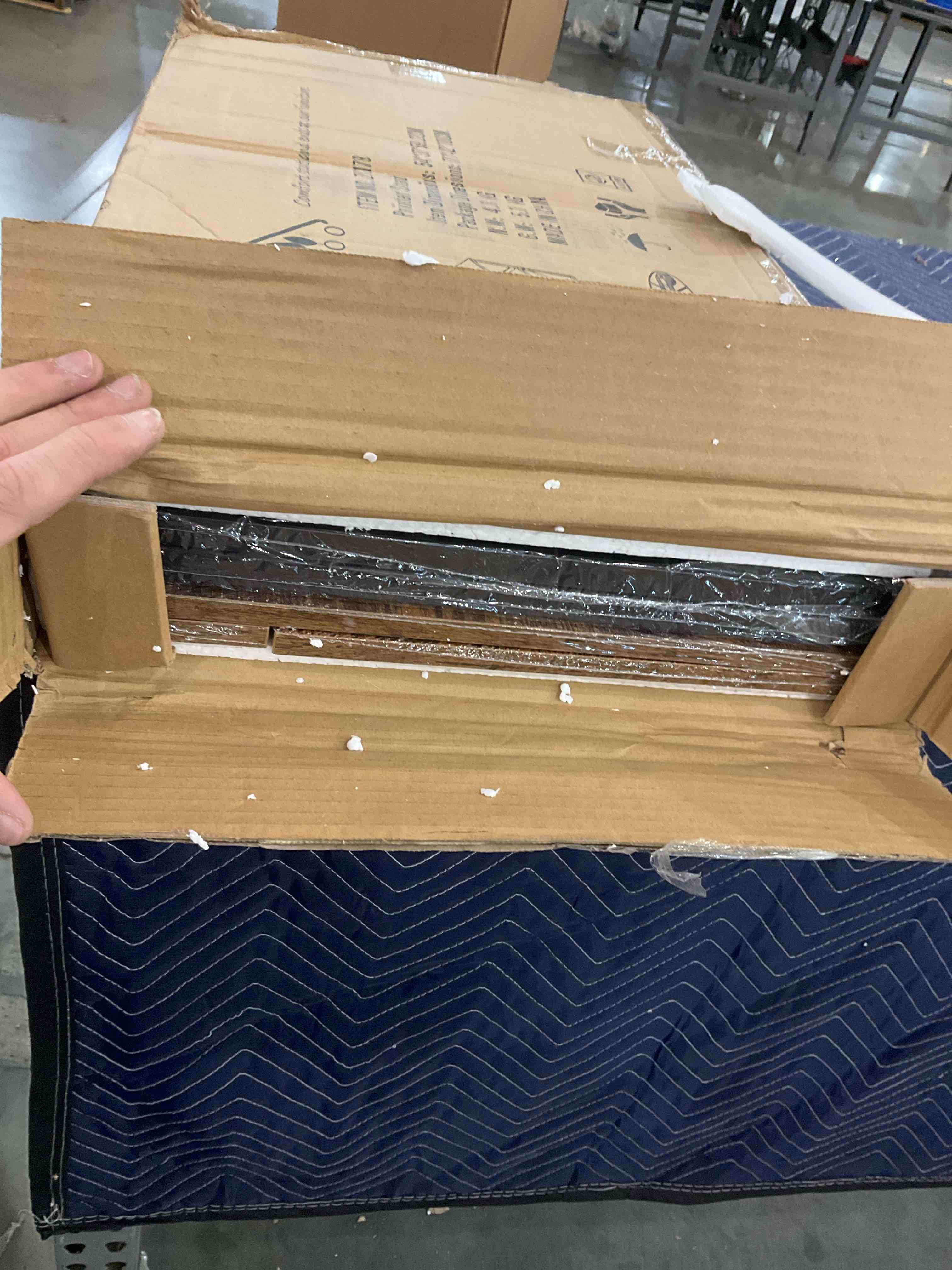 https://s3.amazonaws.com/lotting-images-prod/bidfta/EXS00841420_1704725519901.jpeg