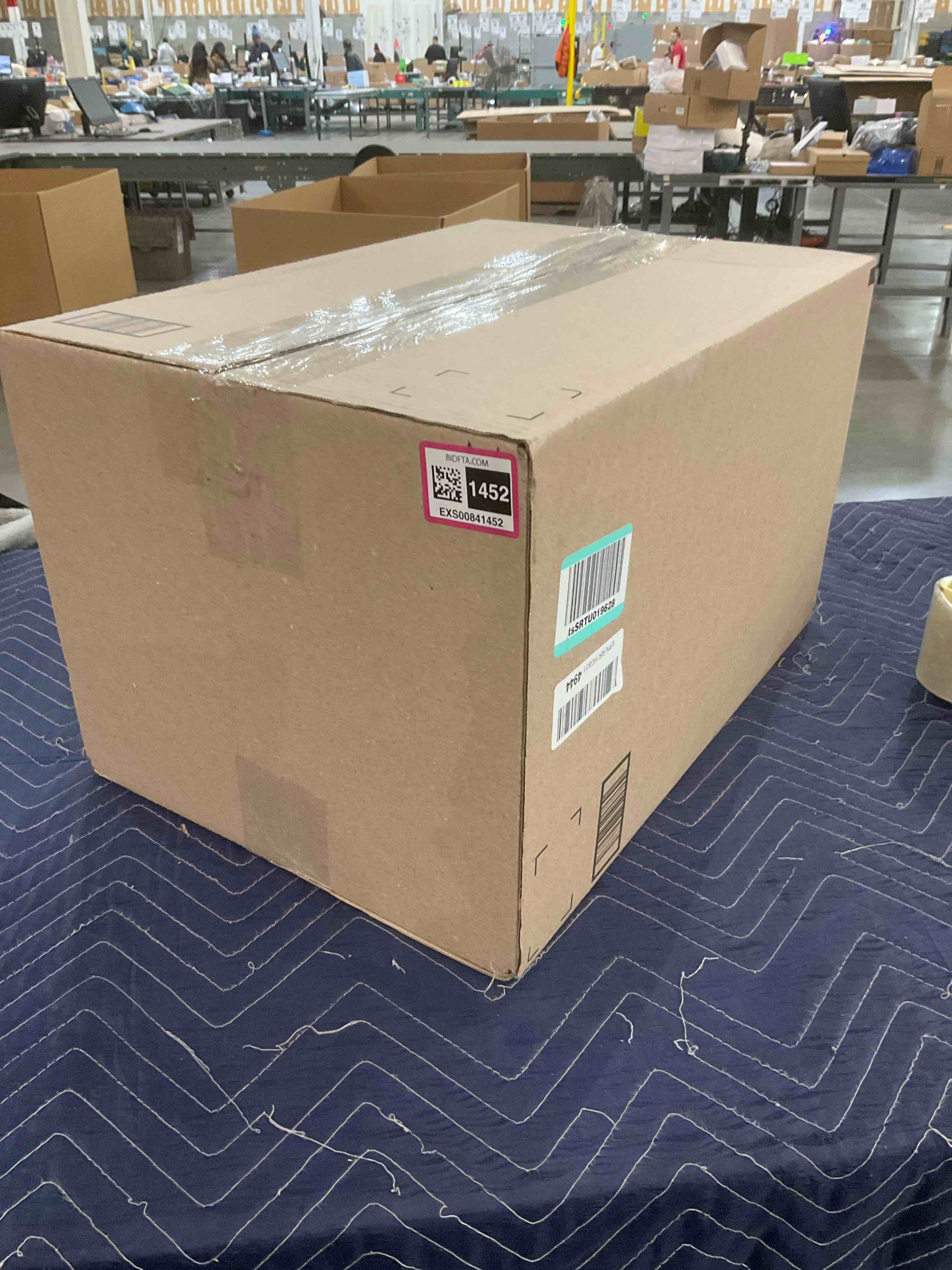 https://s3.amazonaws.com/lotting-images-prod/bidfta/EXS00841452_1704745527965.jpeg