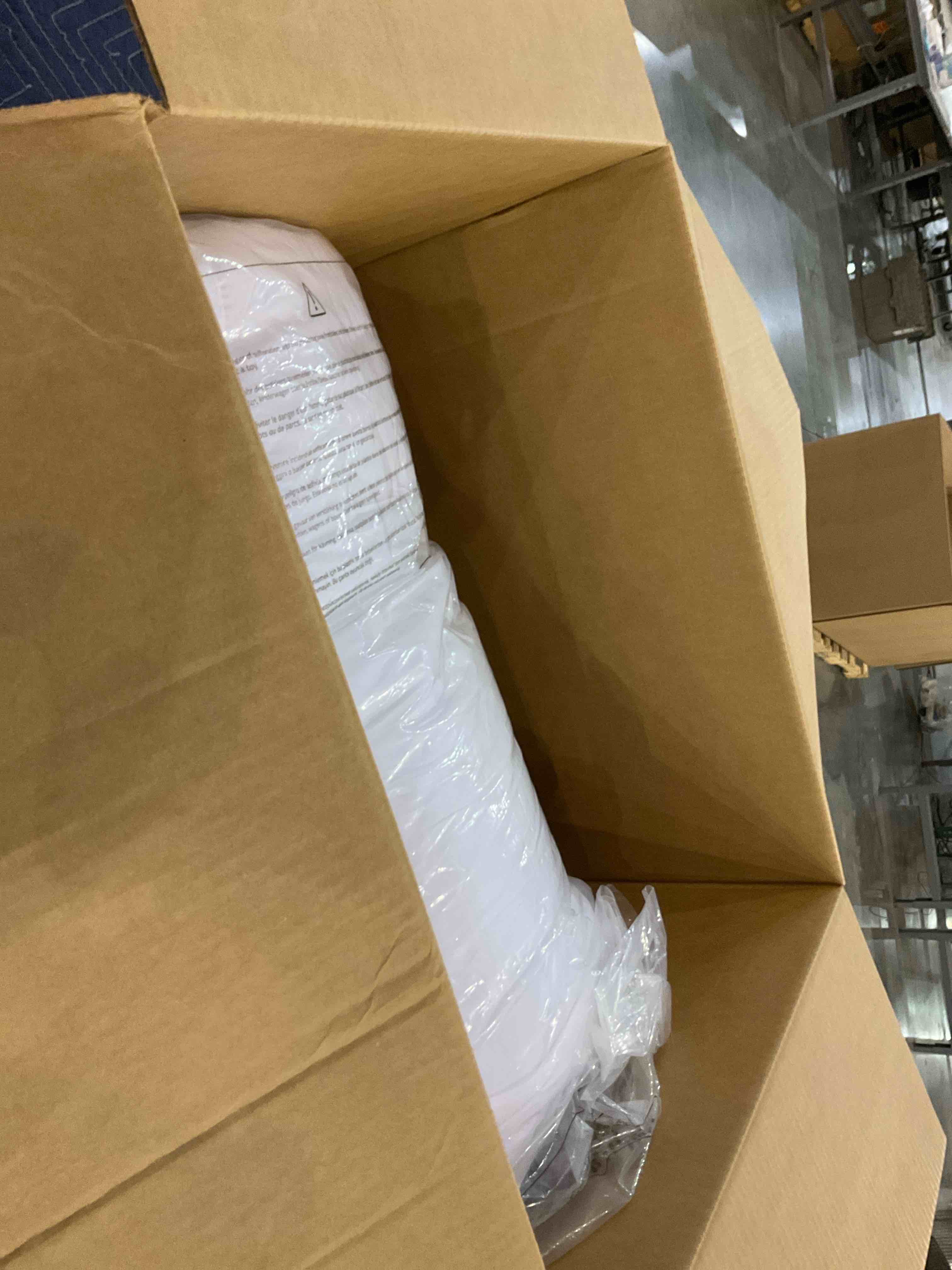 https://s3.amazonaws.com/lotting-images-prod/bidfta/EXS00841742_1705070580934.jpeg