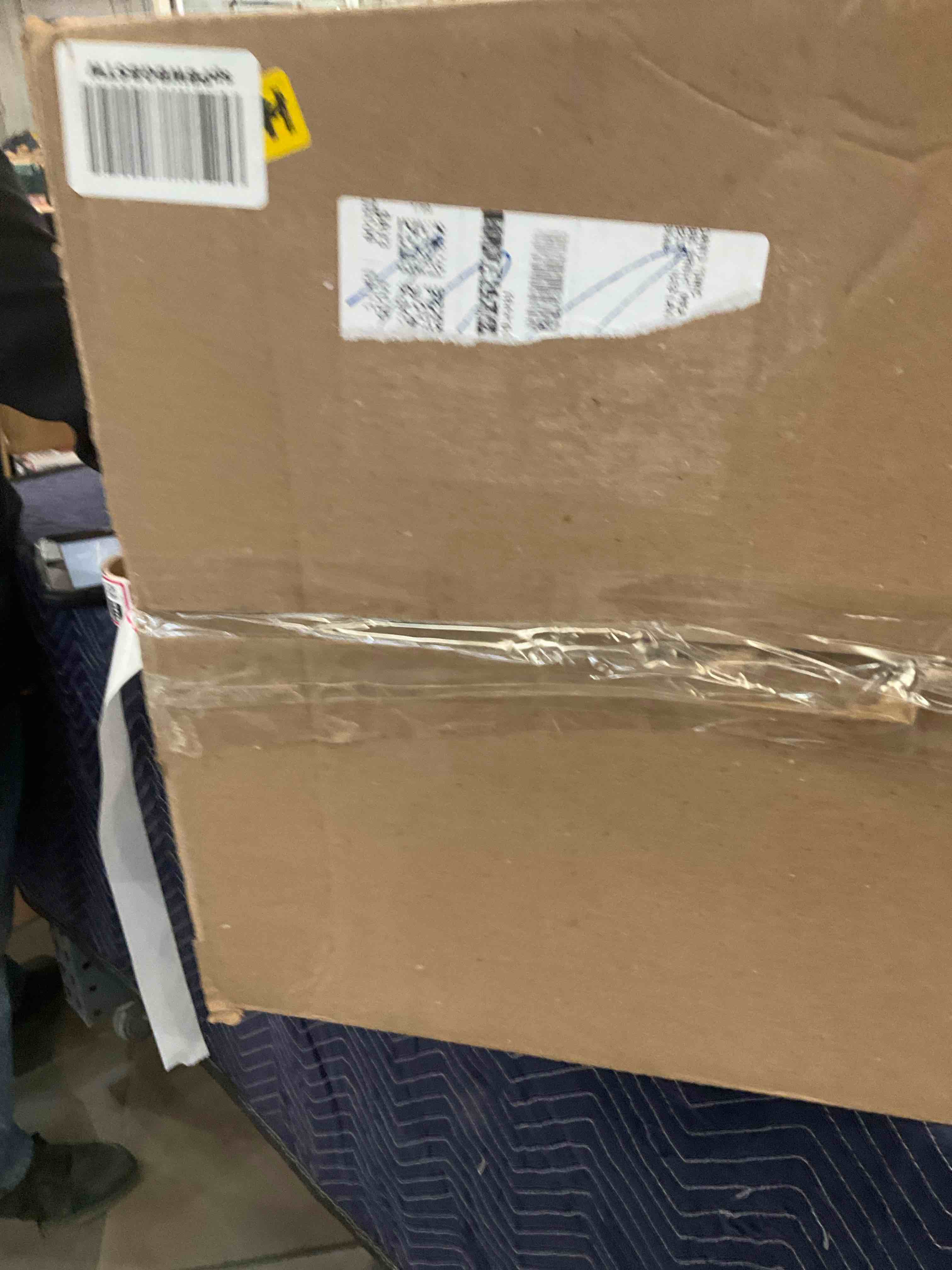 https://s3.amazonaws.com/lotting-images-prod/bidfta/EXS00843075_1702577646292.jpeg
