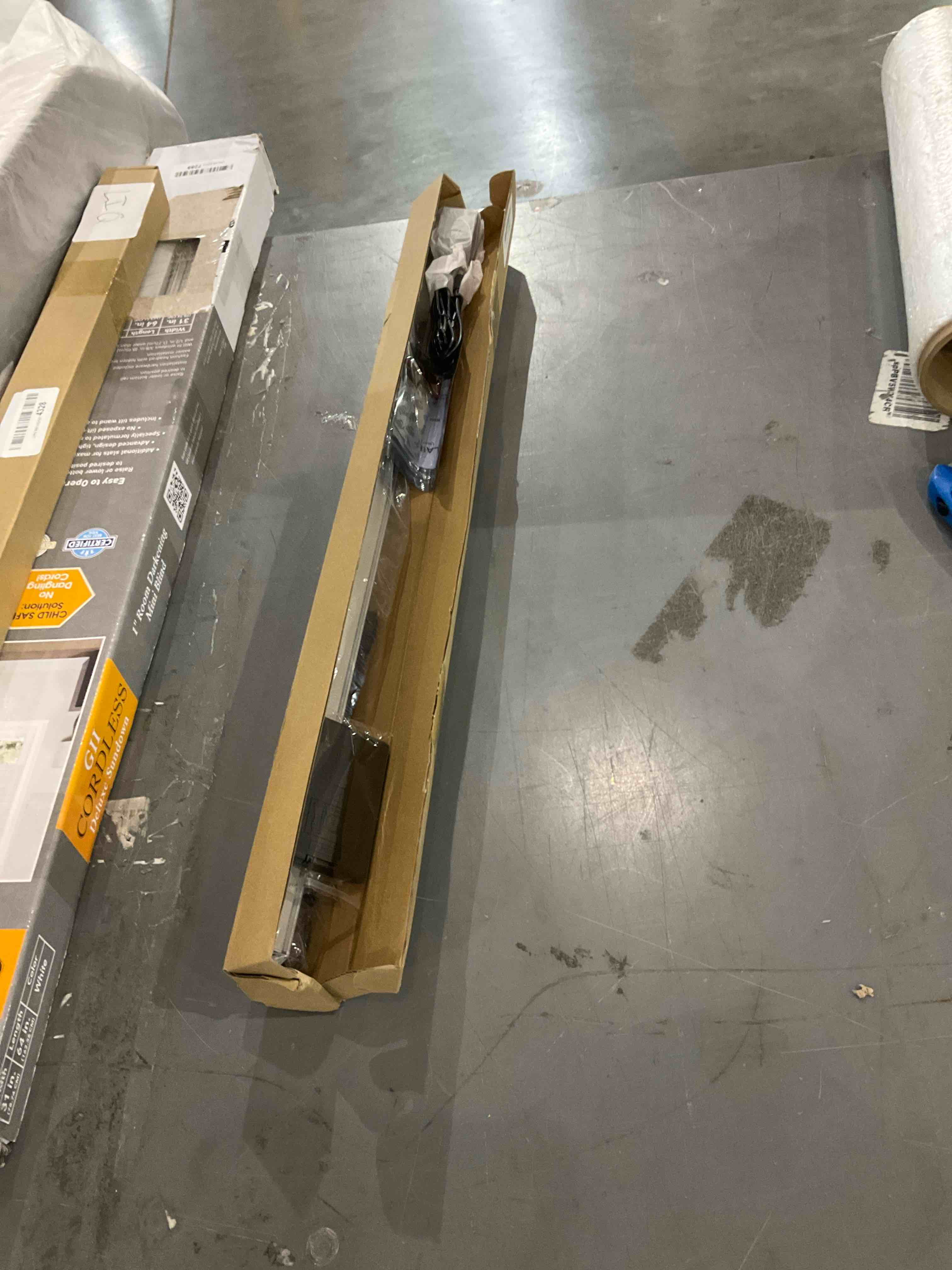 https://s3.amazonaws.com/lotting-images-prod/bidfta/EXS00844872_1705603560632.jpeg