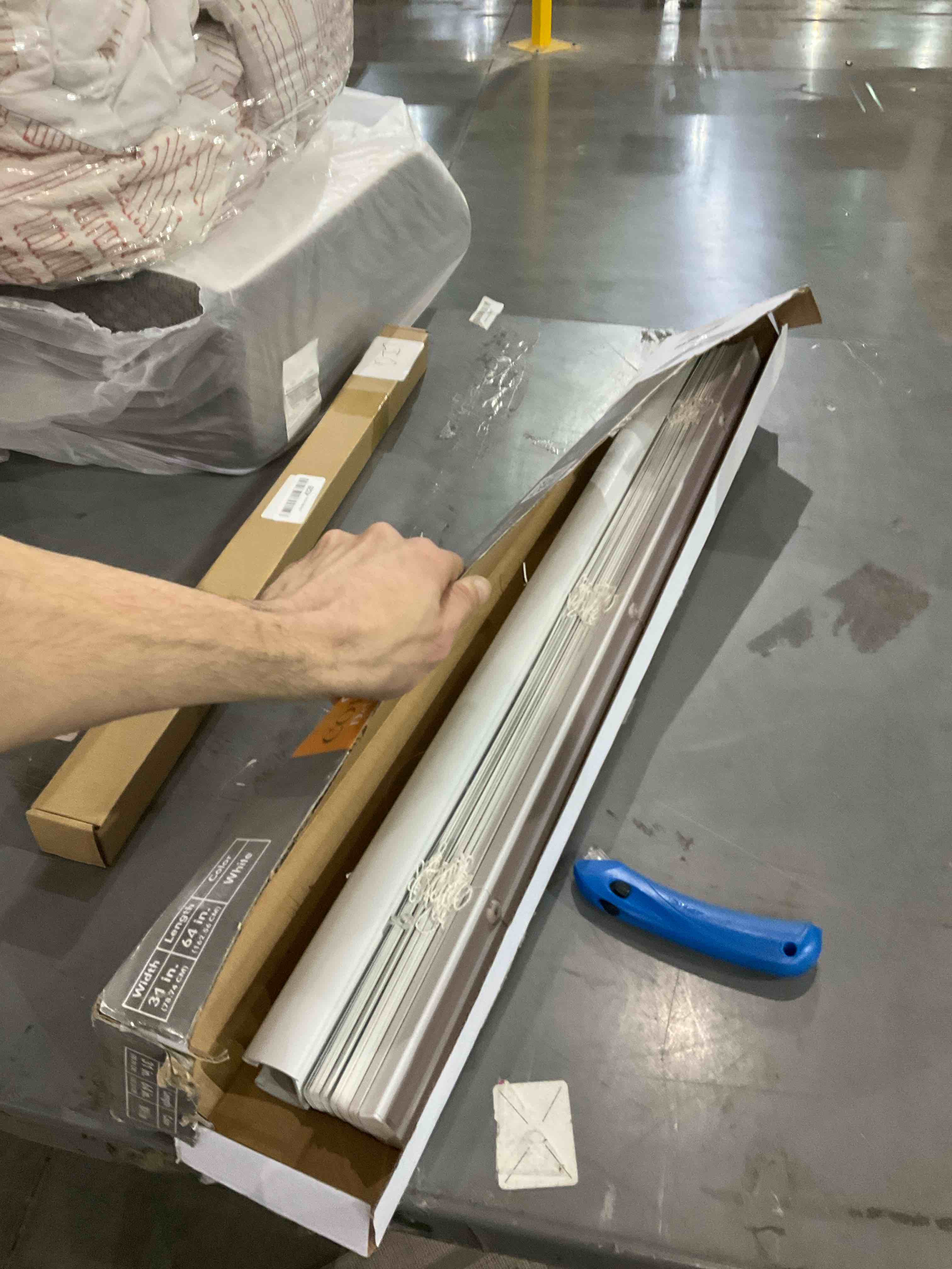 https://s3.amazonaws.com/lotting-images-prod/bidfta/EXS00844873_1705603812808.jpeg