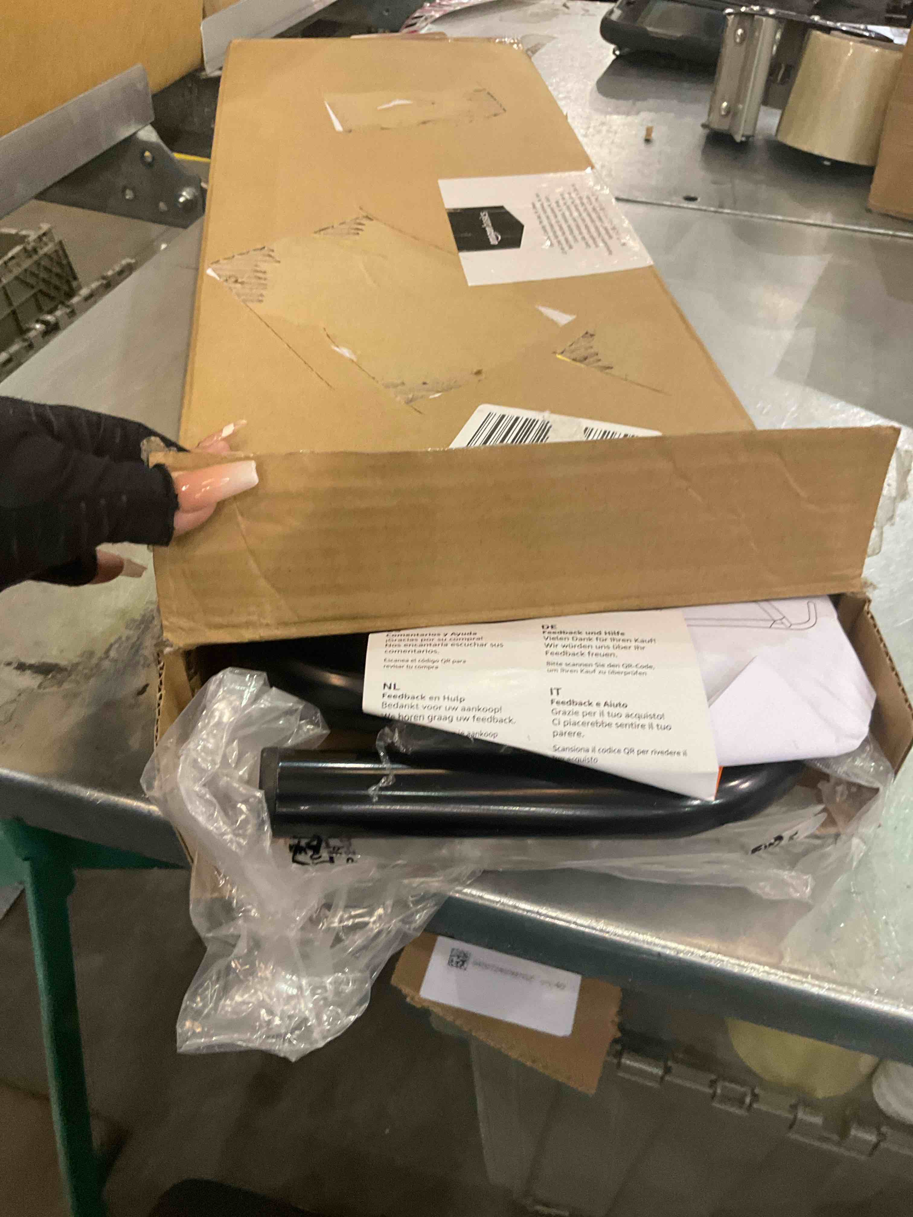 https://s3.amazonaws.com/lotting-images-prod/bidfta/EXS00846121_1704828938886.jpeg