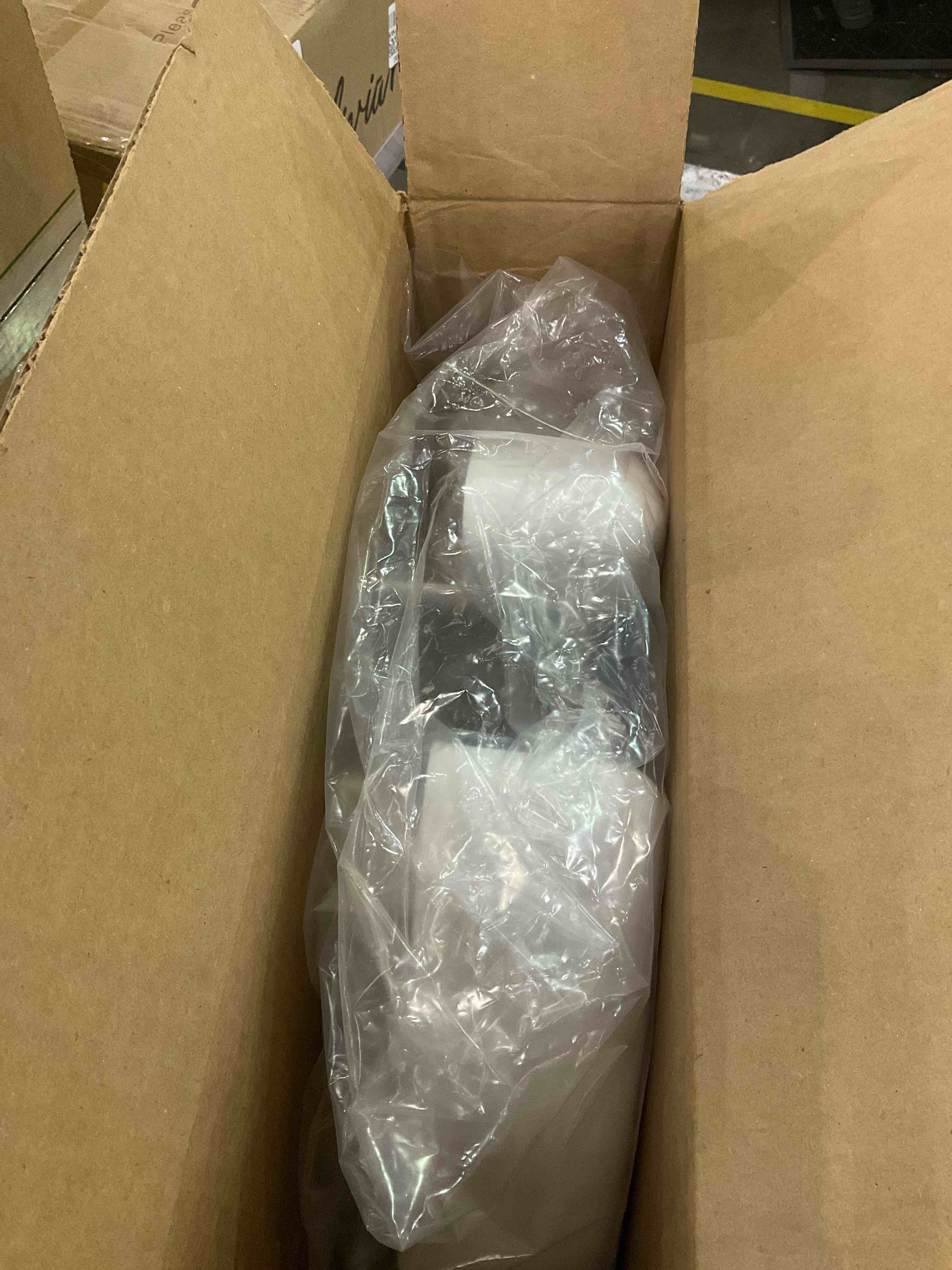 https://s3.amazonaws.com/lotting-images-prod/bidfta/EXS00846125_1704829422302.jpeg