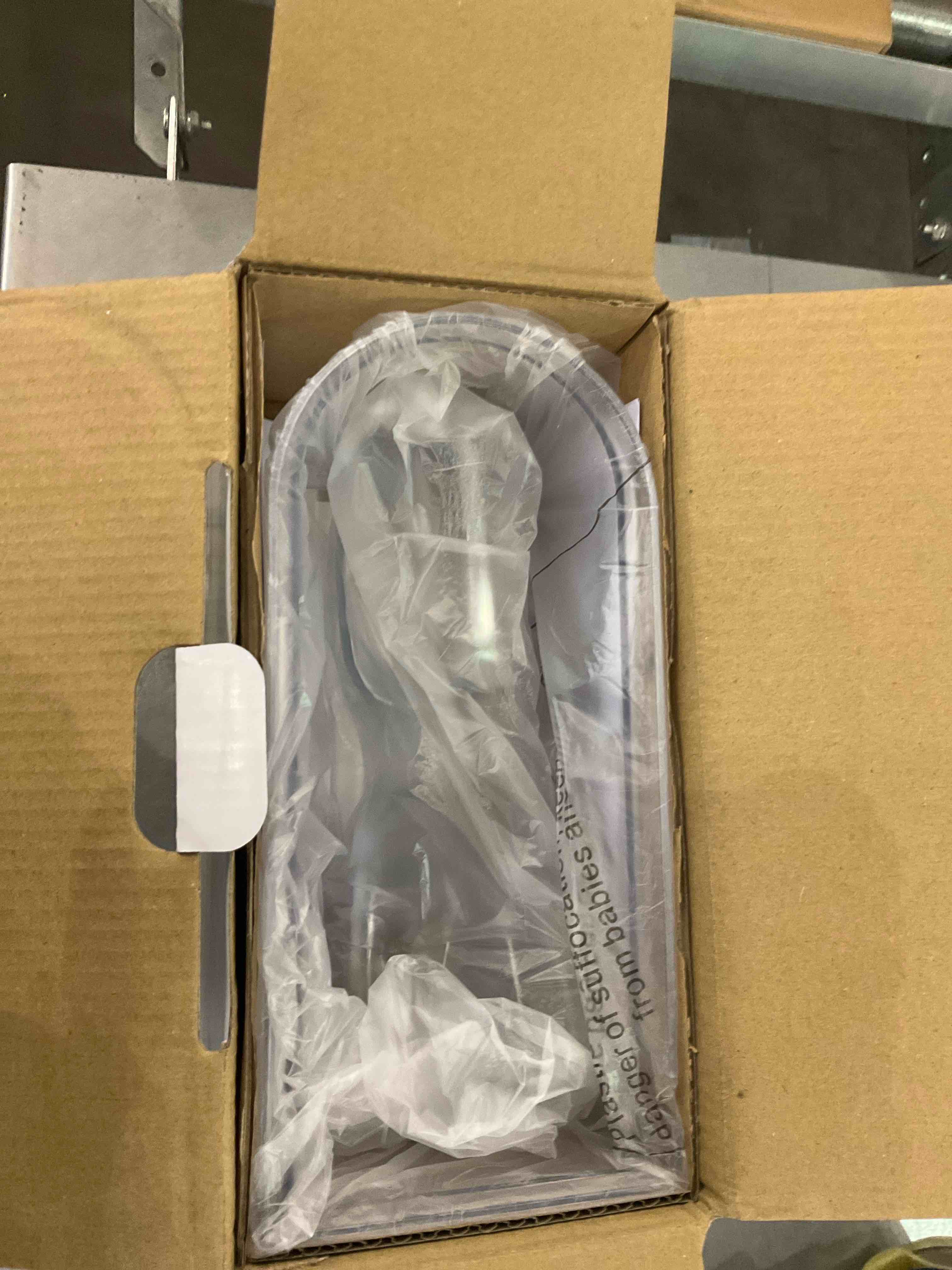 https://s3.amazonaws.com/lotting-images-prod/bidfta/EXS00846234_1704904117407.jpeg