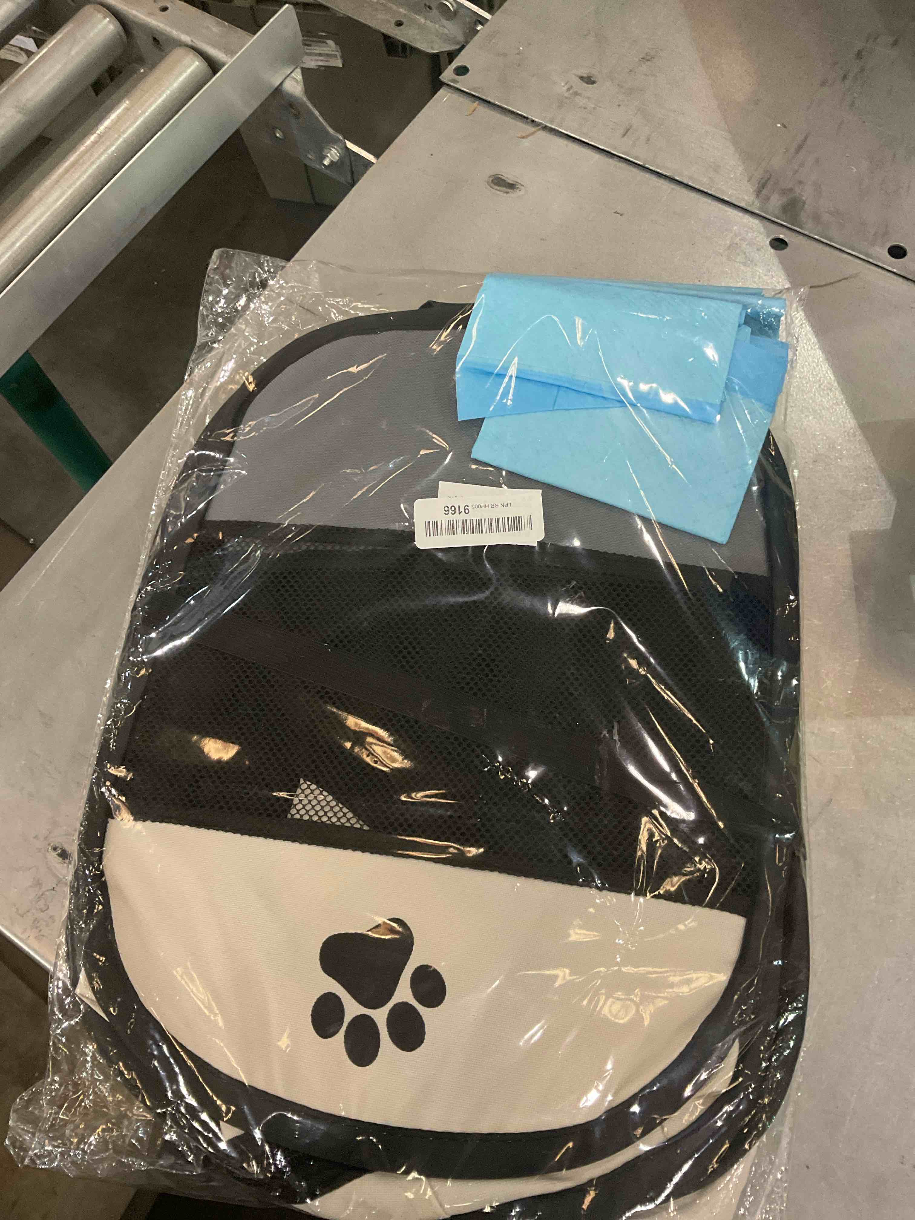 https://s3.amazonaws.com/lotting-images-prod/bidfta/EXS00846257_1704910824131.jpeg