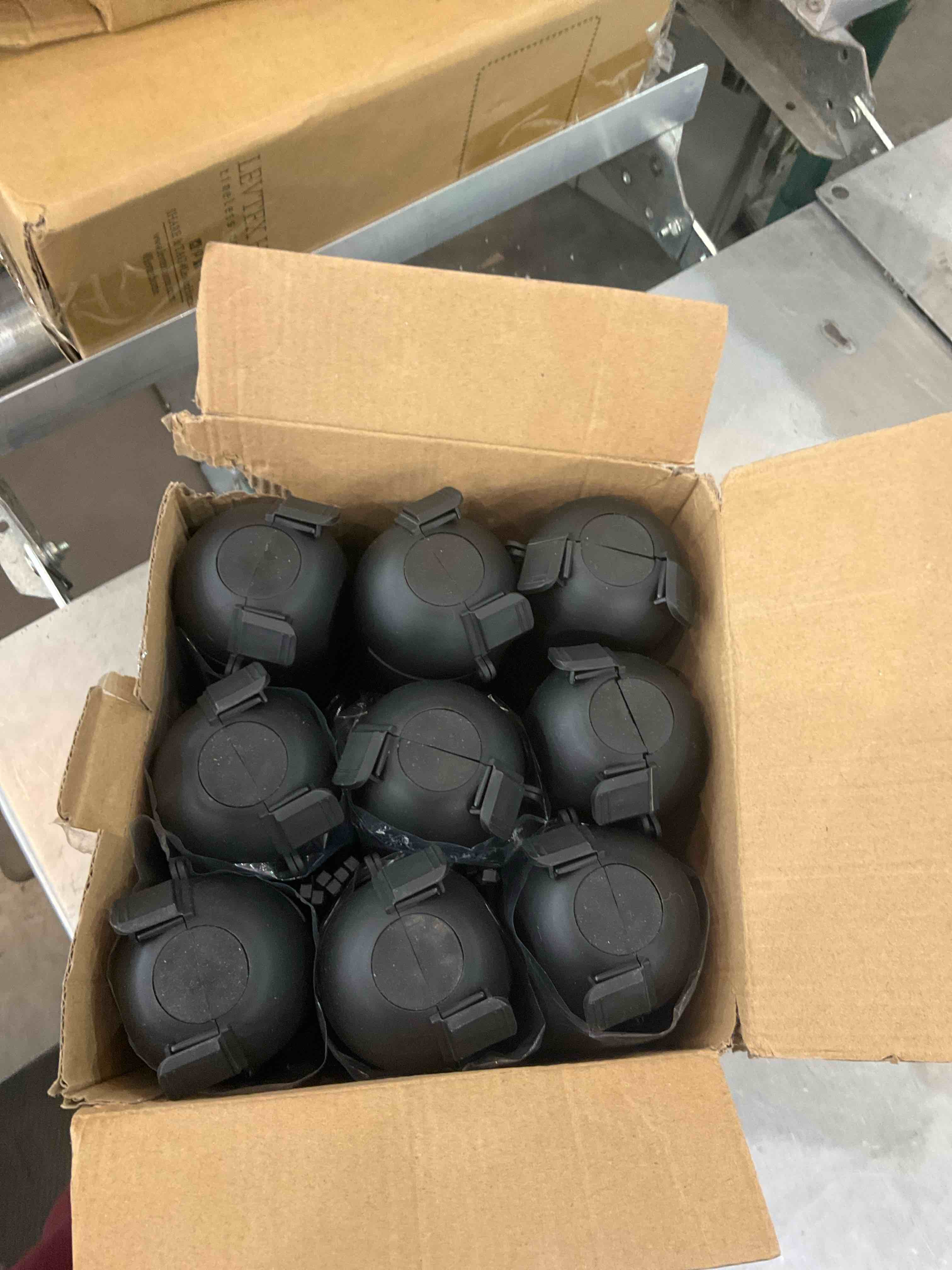 https://s3.amazonaws.com/lotting-images-prod/bidfta/EXS00846265_1704912191250.jpeg