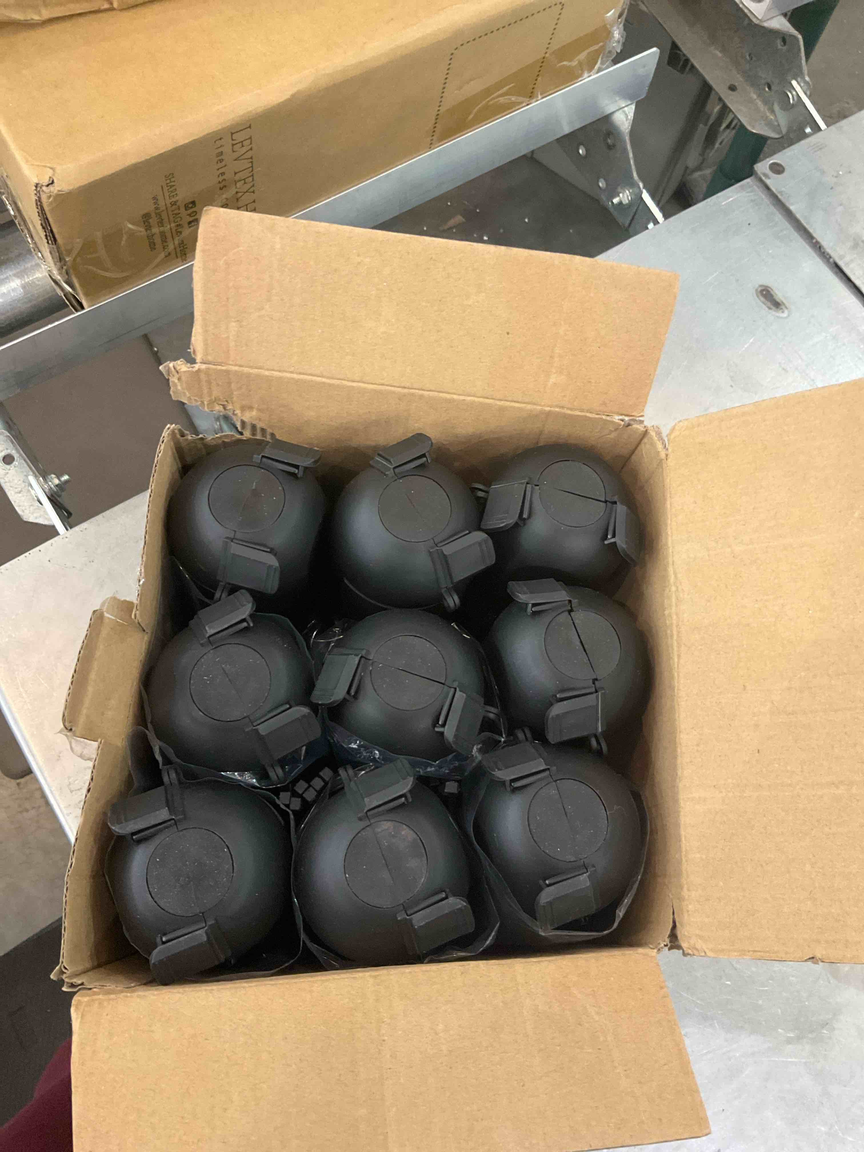https://s3.amazonaws.com/lotting-images-prod/bidfta/EXS00846265_1704912192309.jpeg