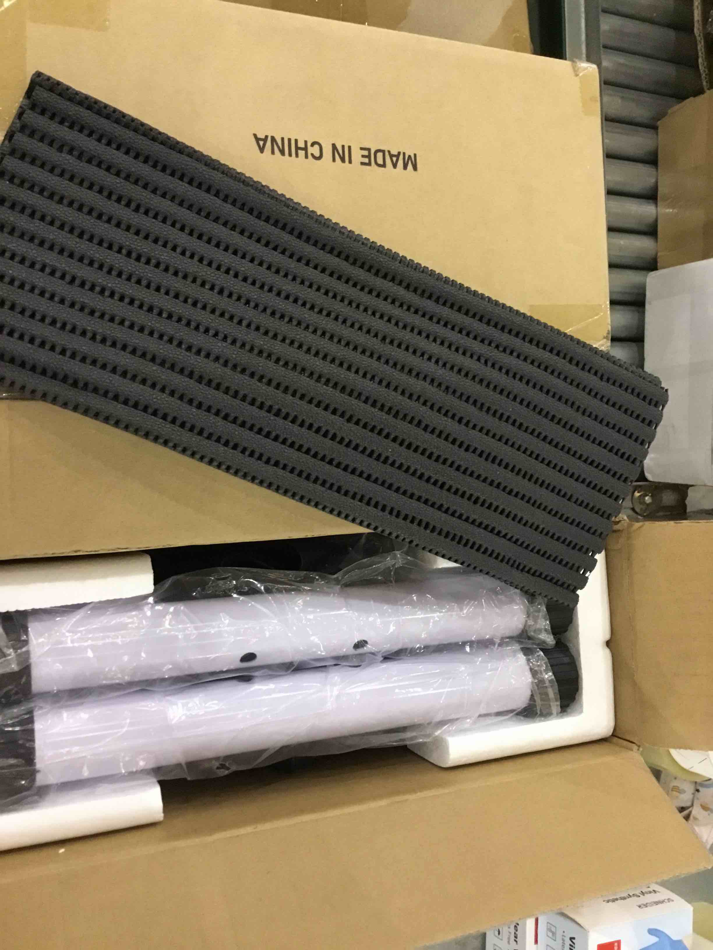 https://s3.amazonaws.com/lotting-images-prod/bidfta/EXS00846972_1705001572705.jpeg