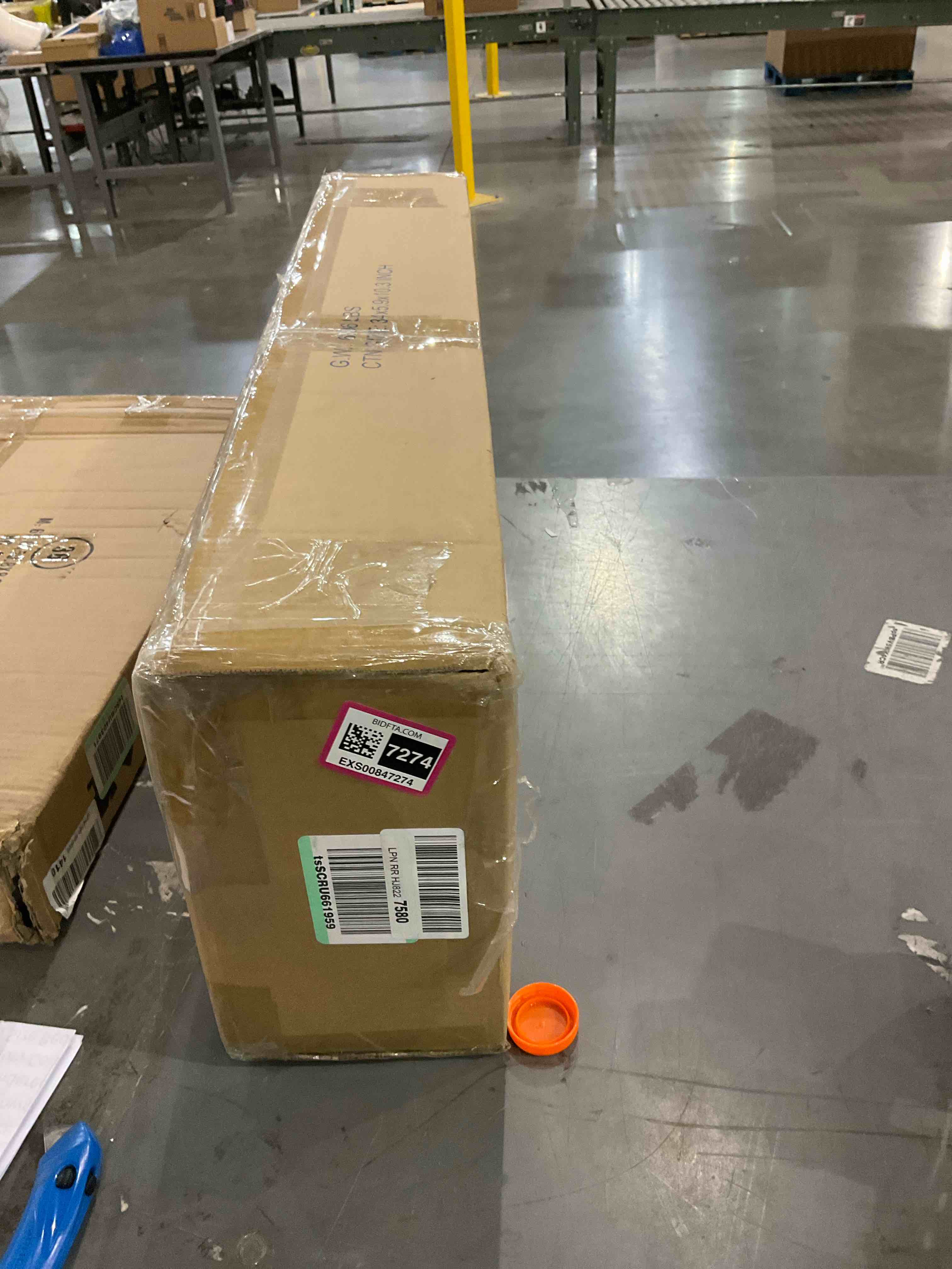 https://s3.amazonaws.com/lotting-images-prod/bidfta/EXS00847274_1704721977450.jpeg
