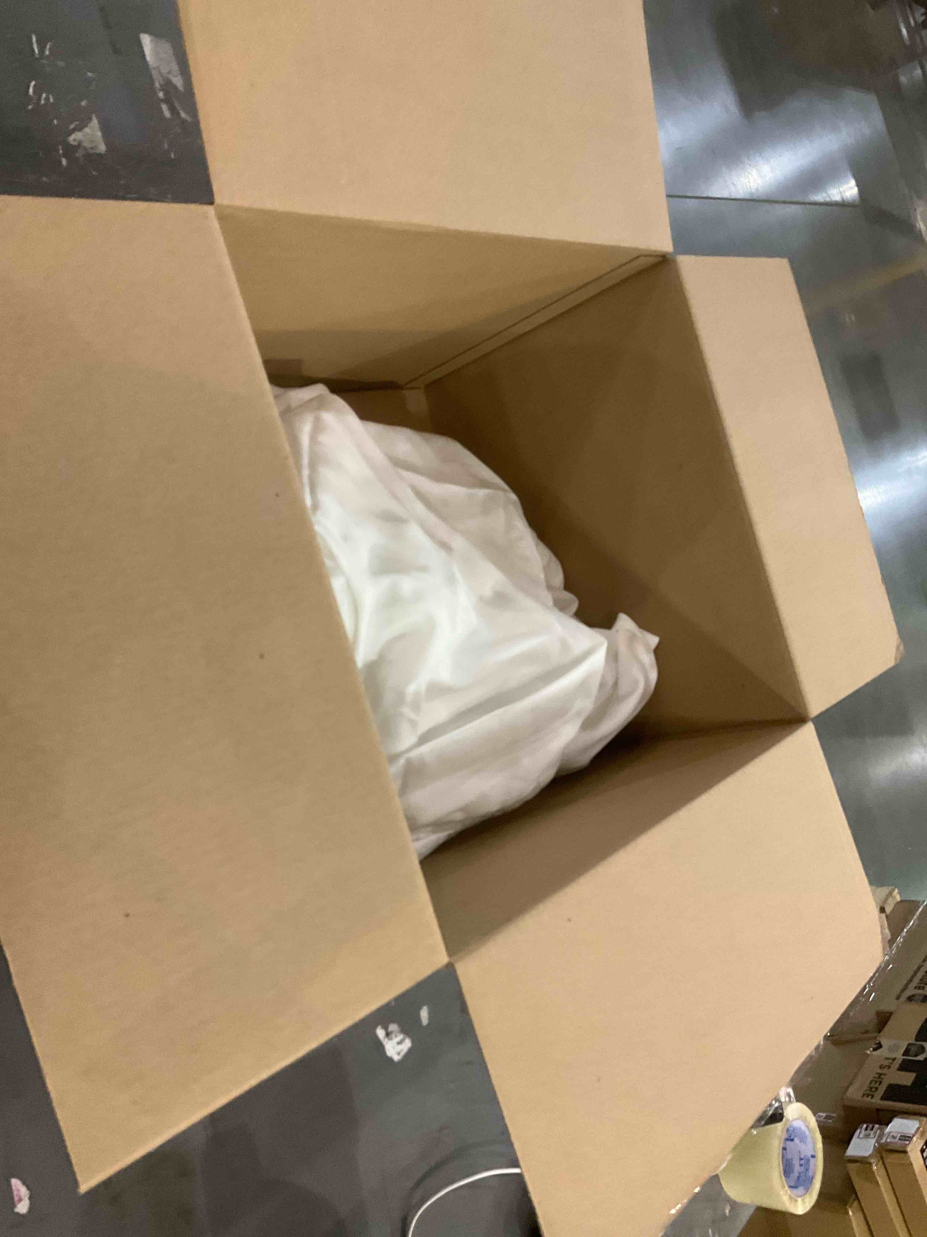 https://s3.amazonaws.com/lotting-images-prod/bidfta/EXS00847433_1704806873941.jpeg